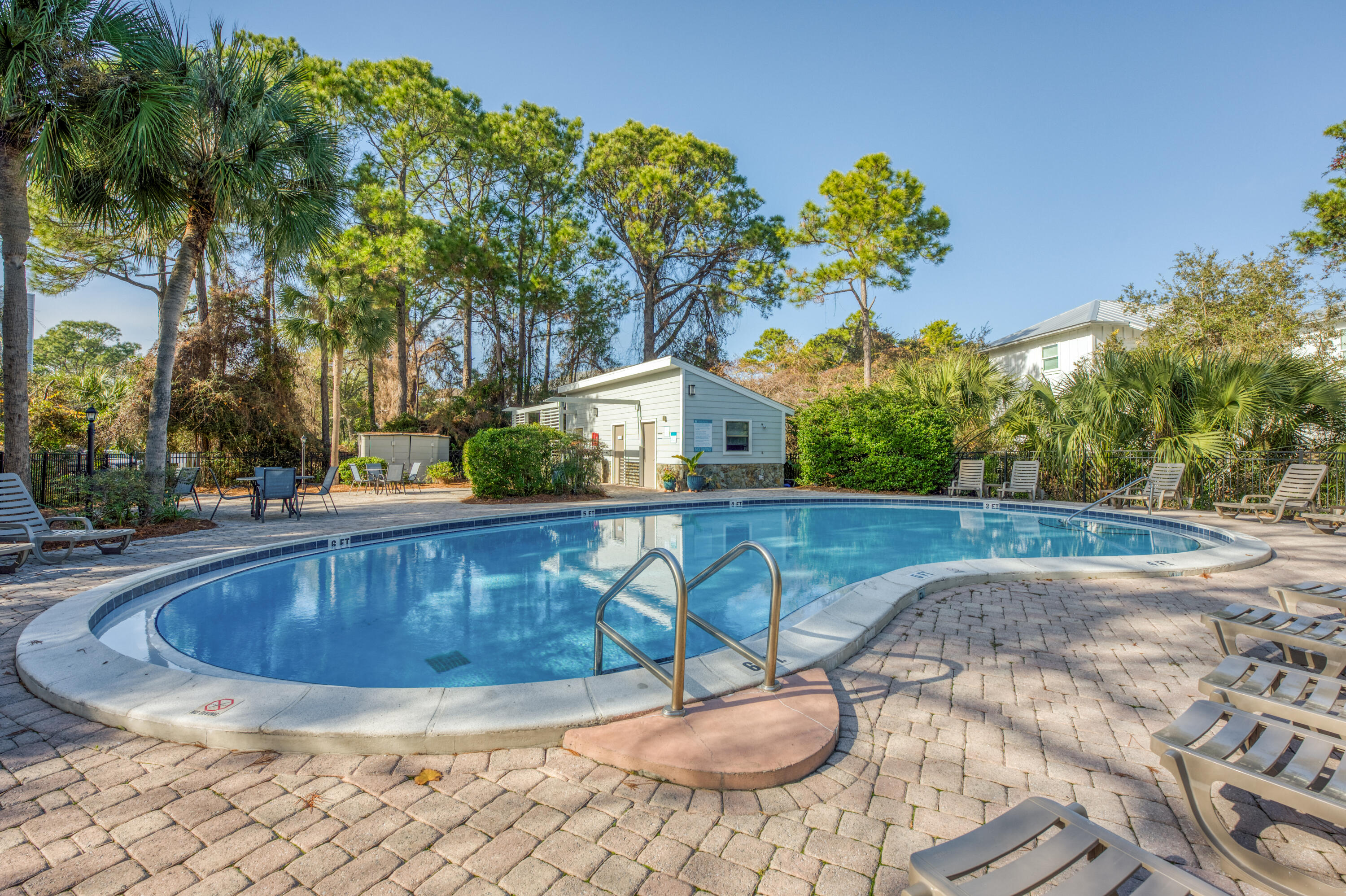 59 N Myrtle Drive 207