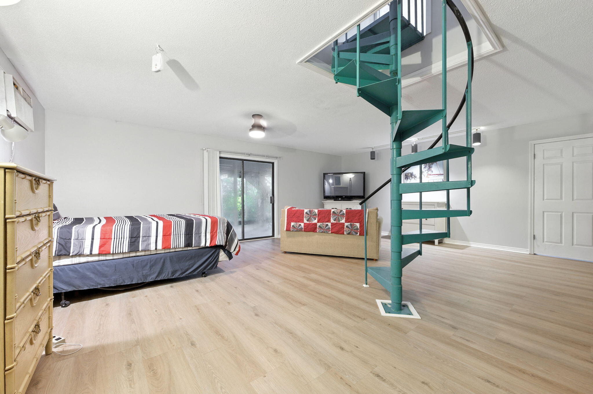 6913 Sea Shark Circle