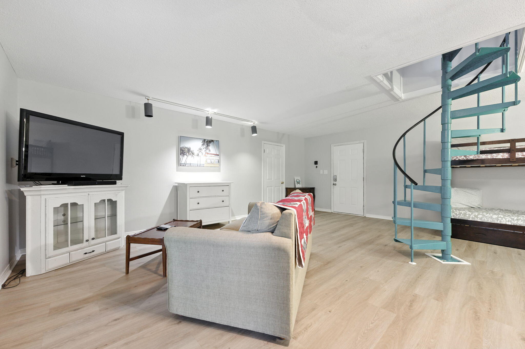 6913 Sea Shark Circle