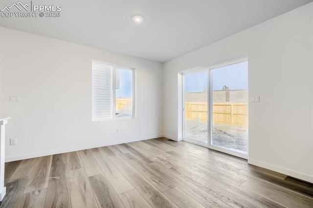 8914 Blue Feather Loop