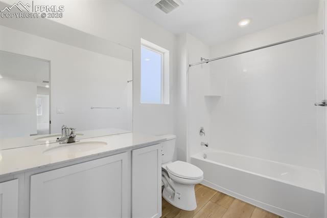 8914 Blue Feather Loop