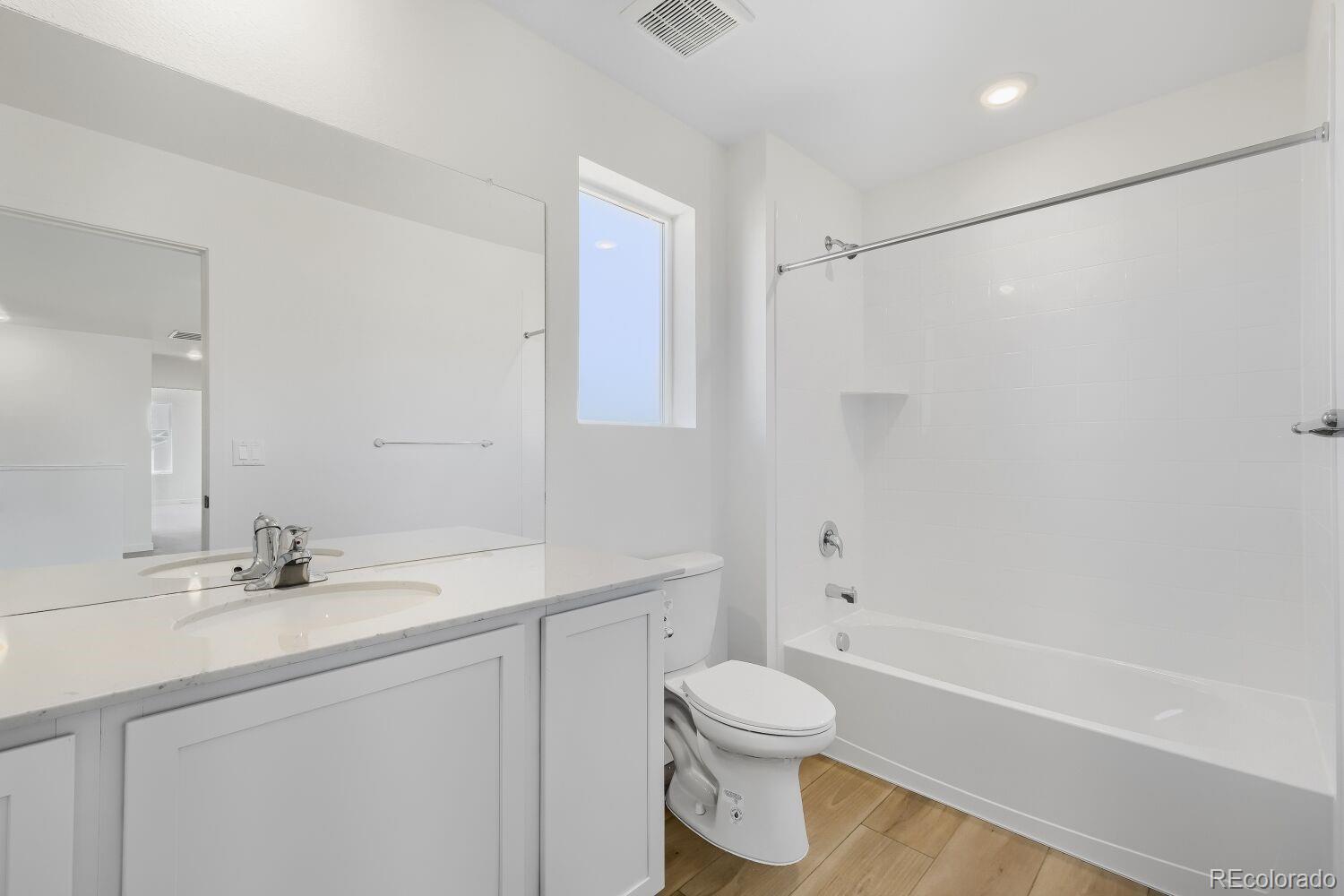 8914 Blue Feather Loop