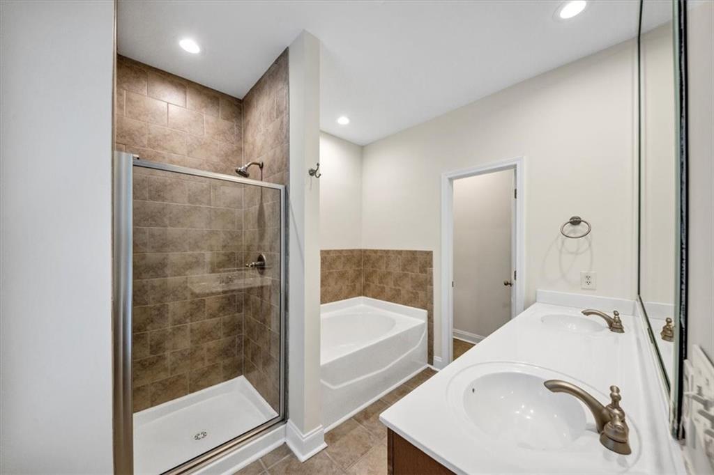 5885 Brookside Oak Circle