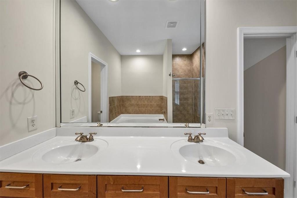 5885 Brookside Oak Circle
