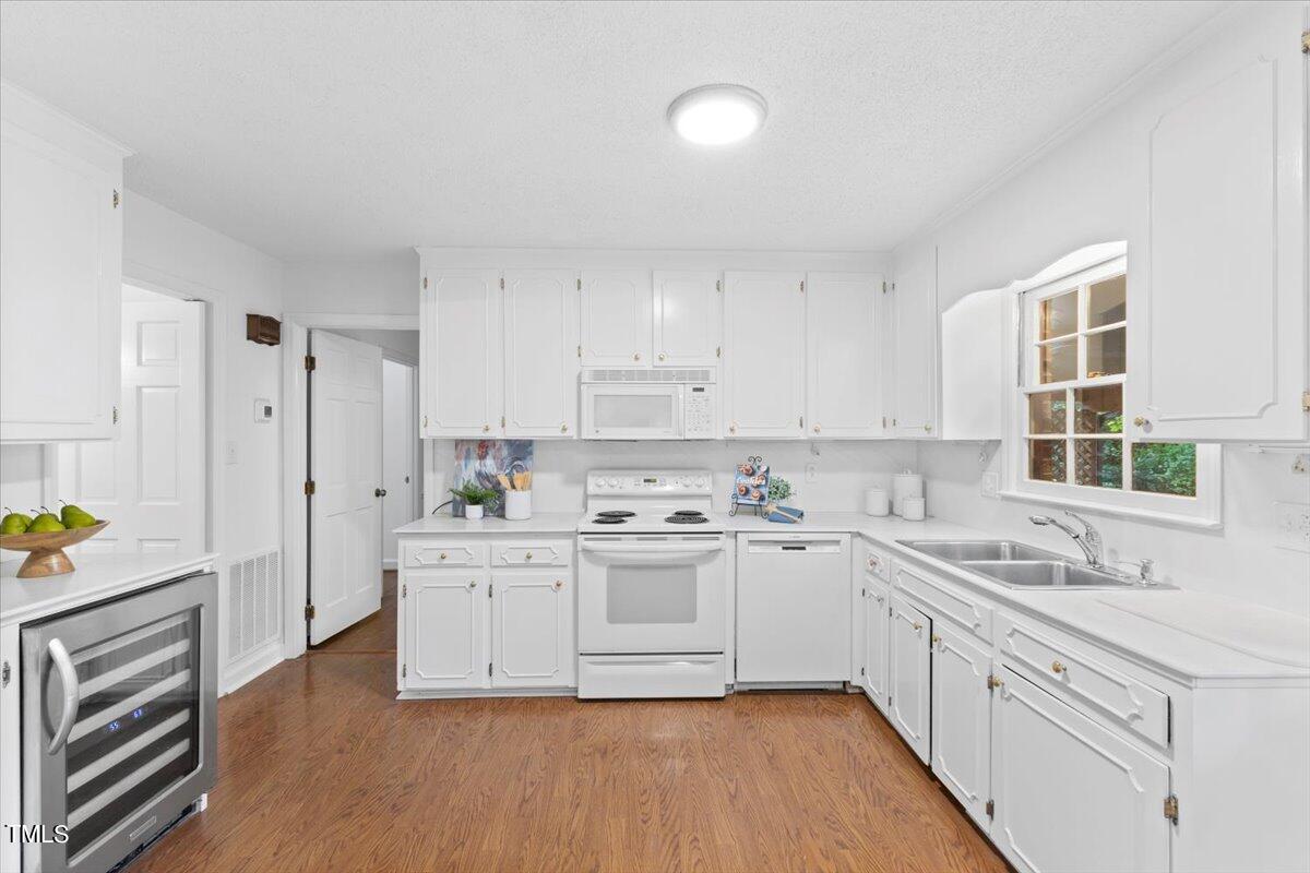 904 Thoreau Drive