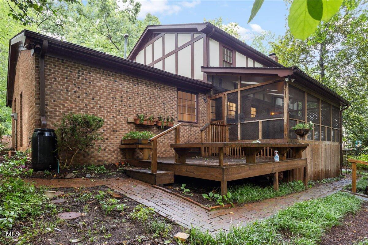 904 Thoreau Drive