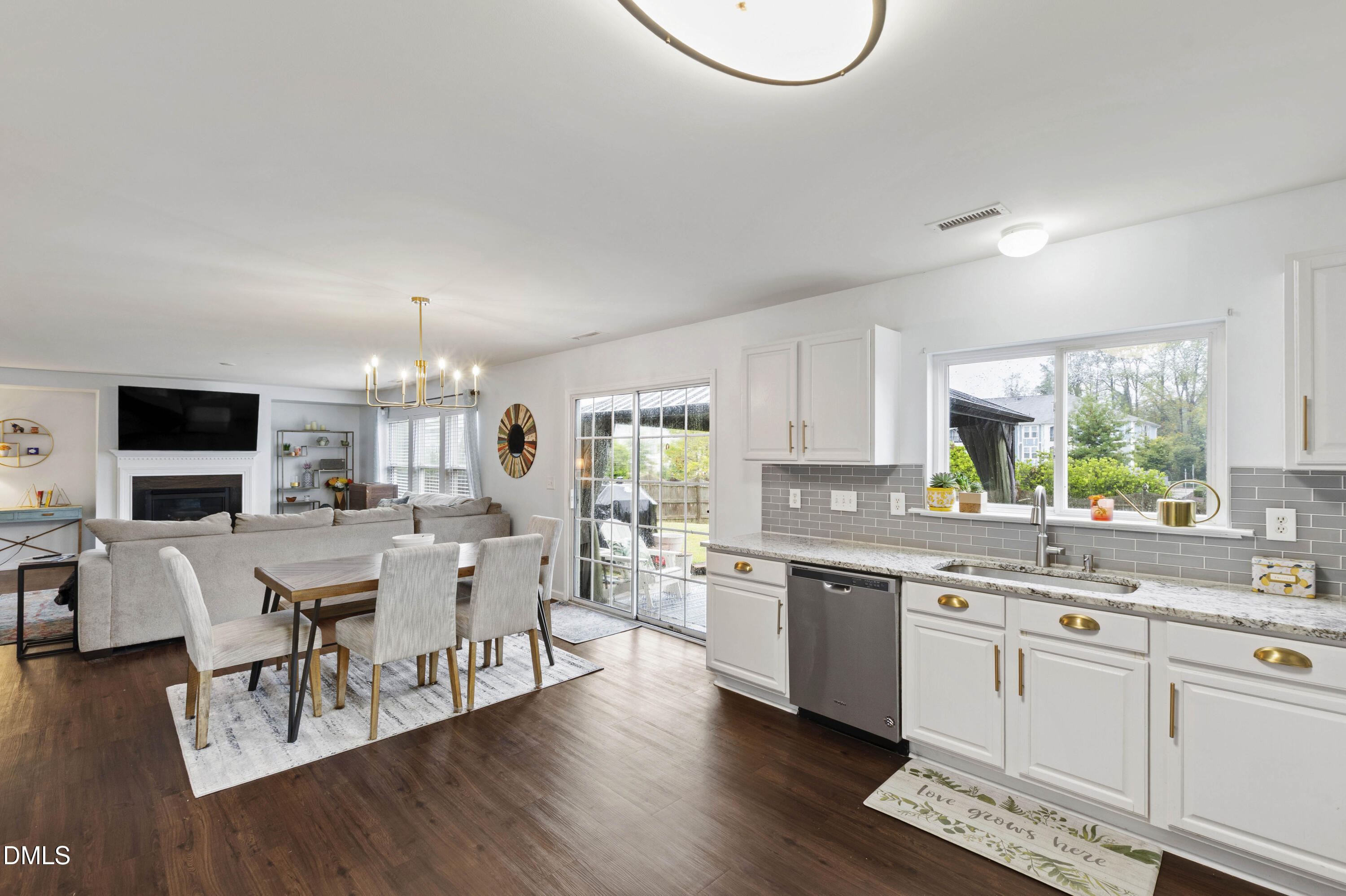 328 Edgecroft Way
