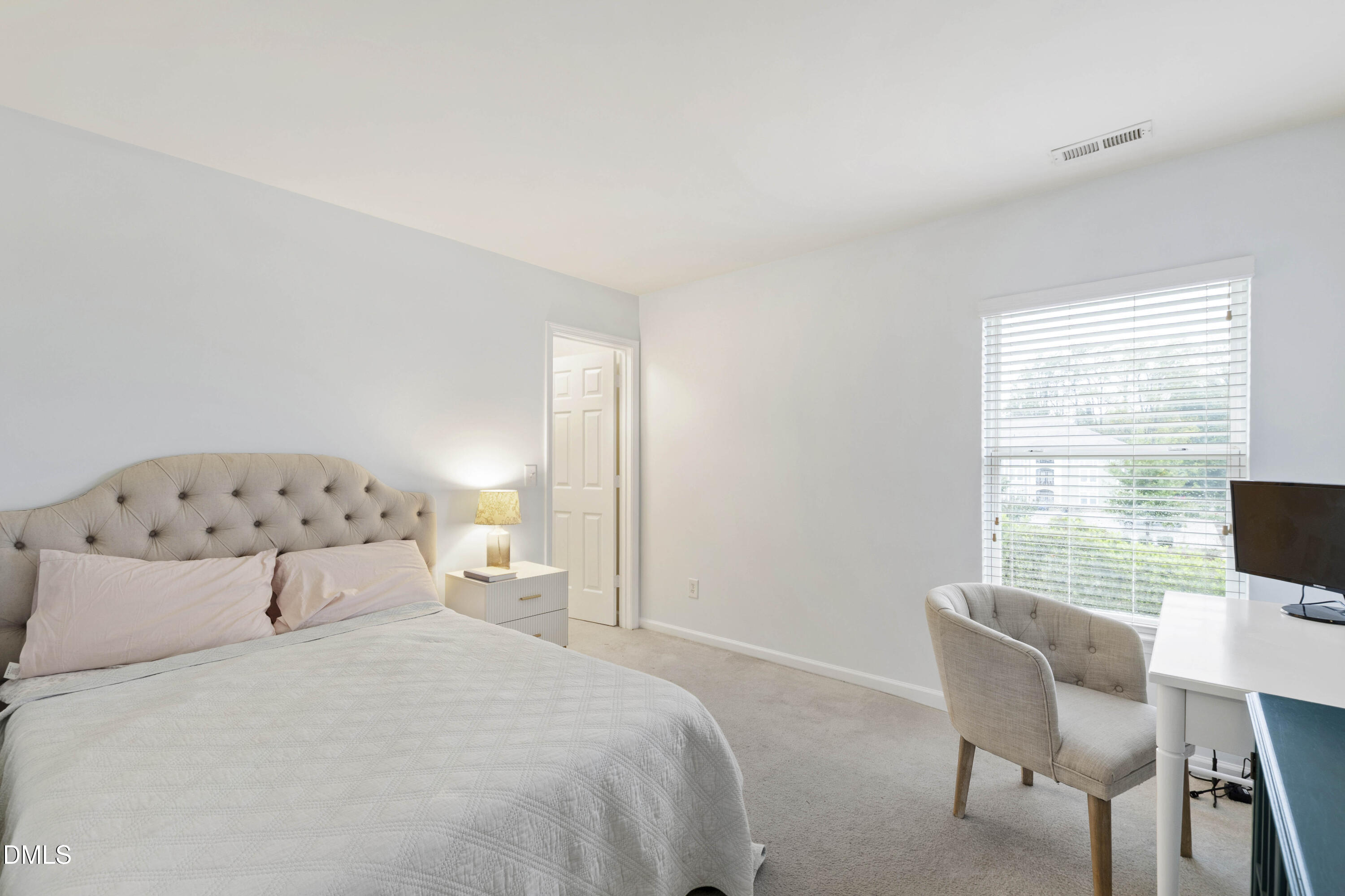 328 Edgecroft Way