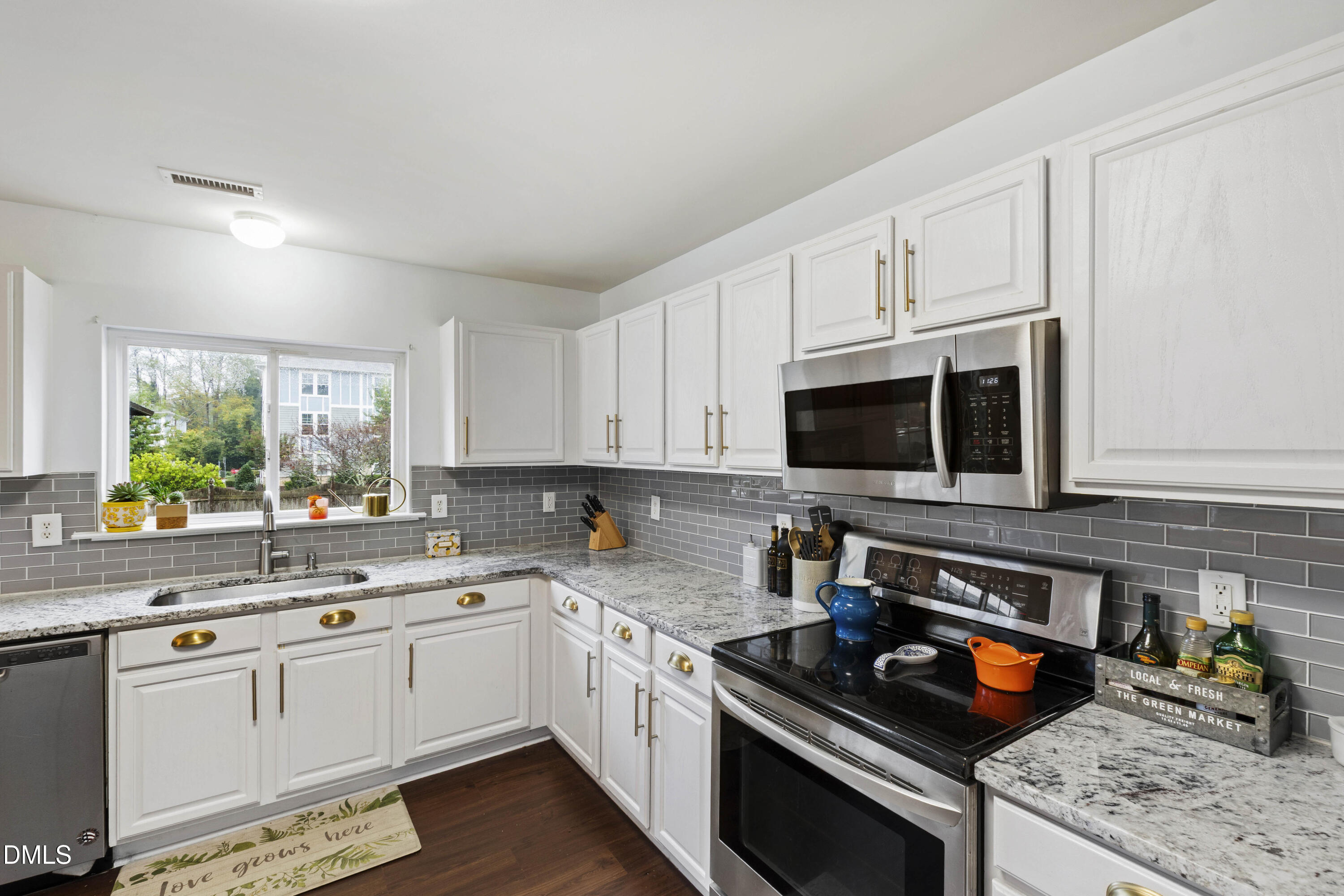 328 Edgecroft Way