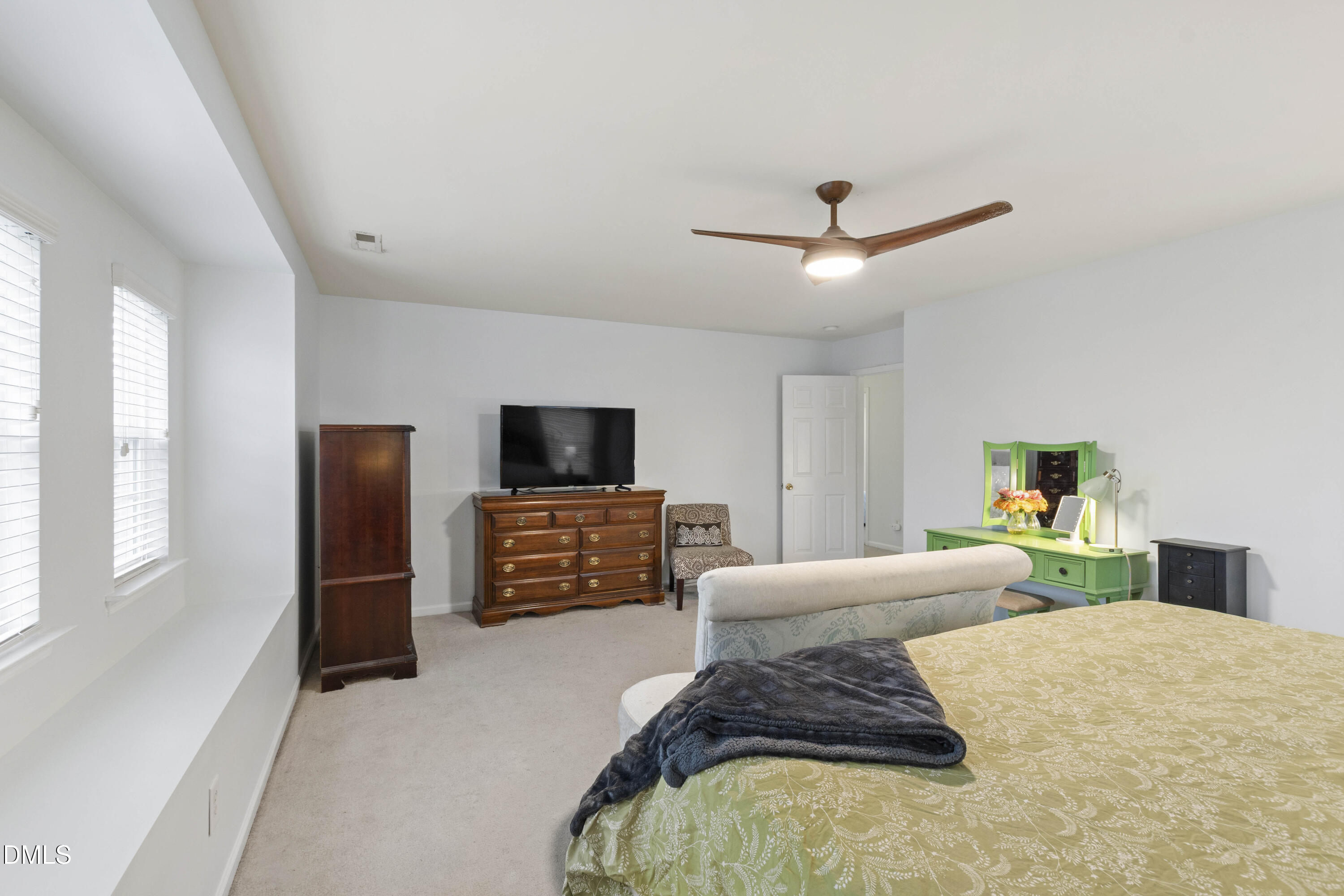 328 Edgecroft Way