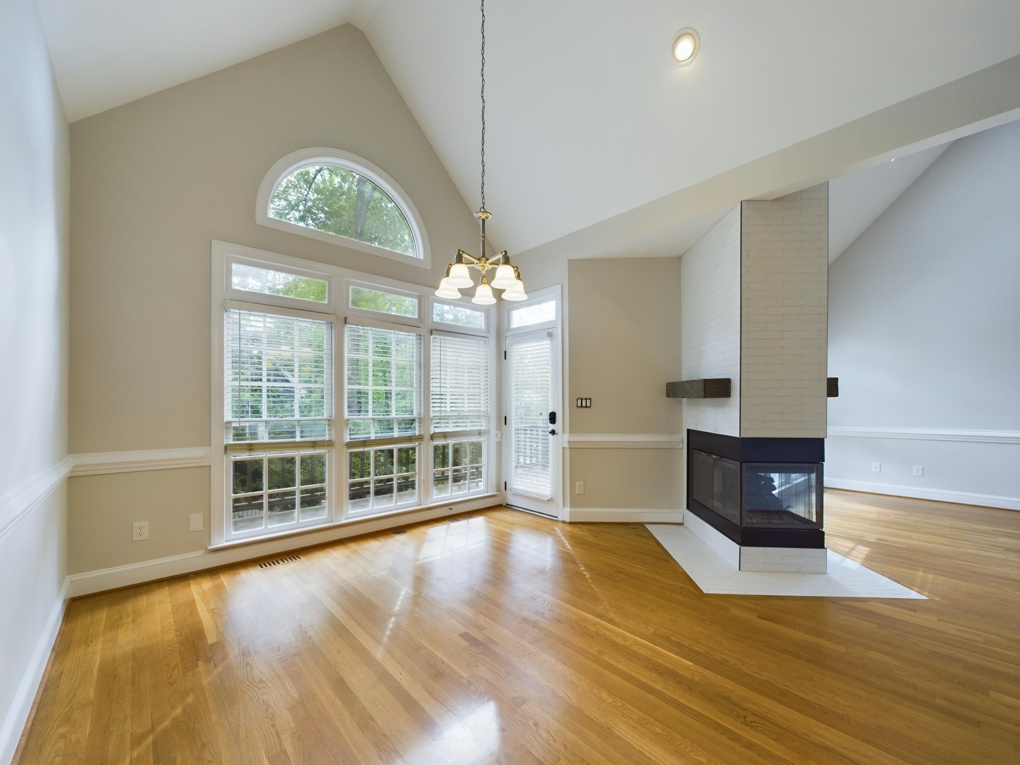 211 Southbank Drive