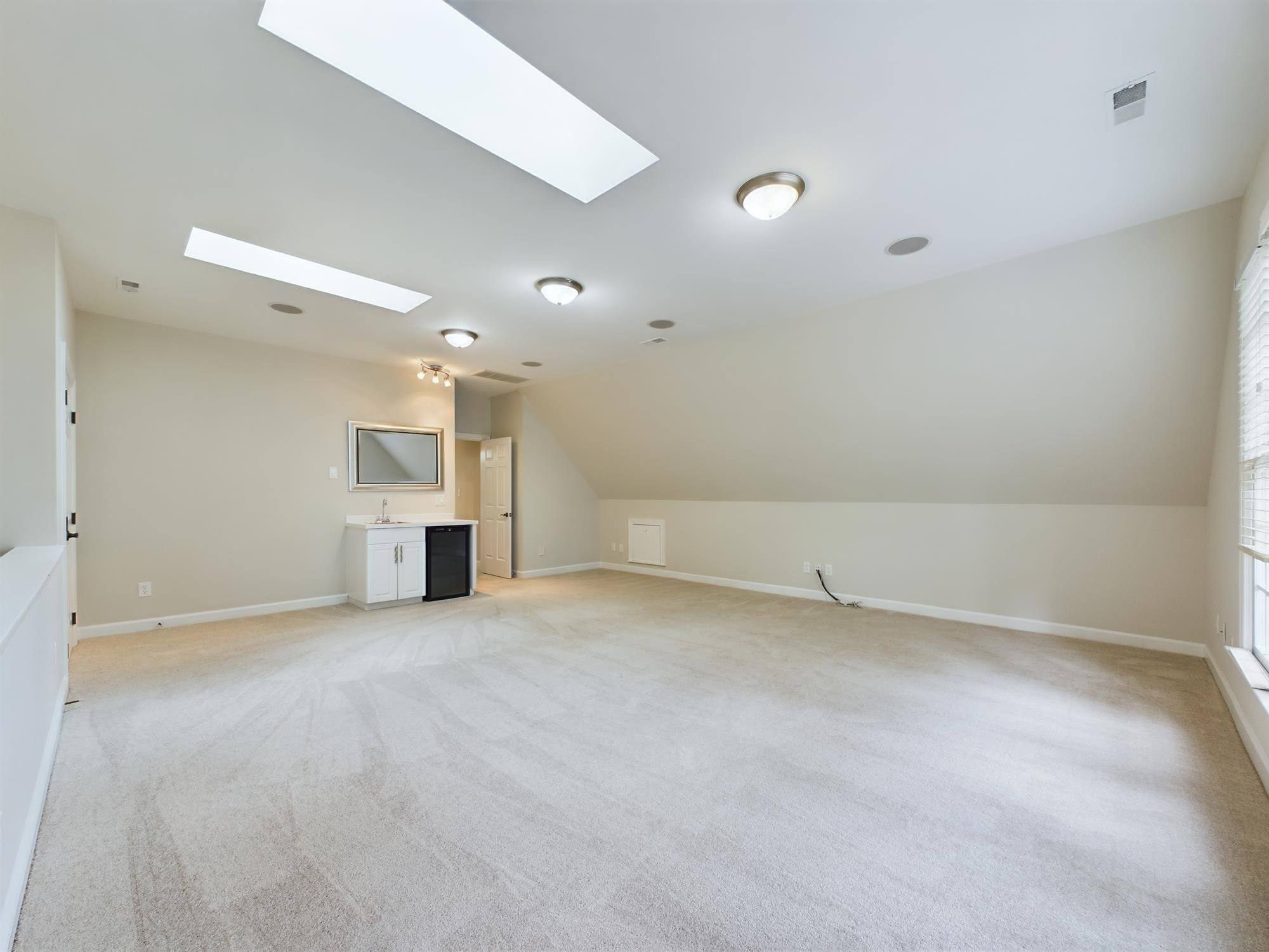 211 Southbank Drive