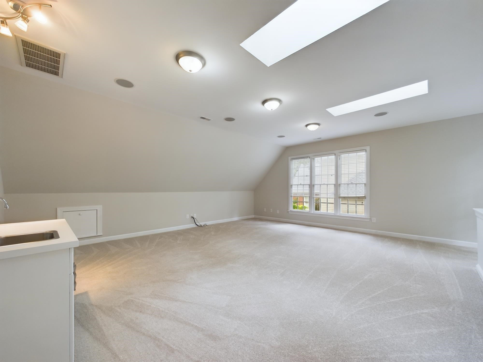 211 Southbank Drive