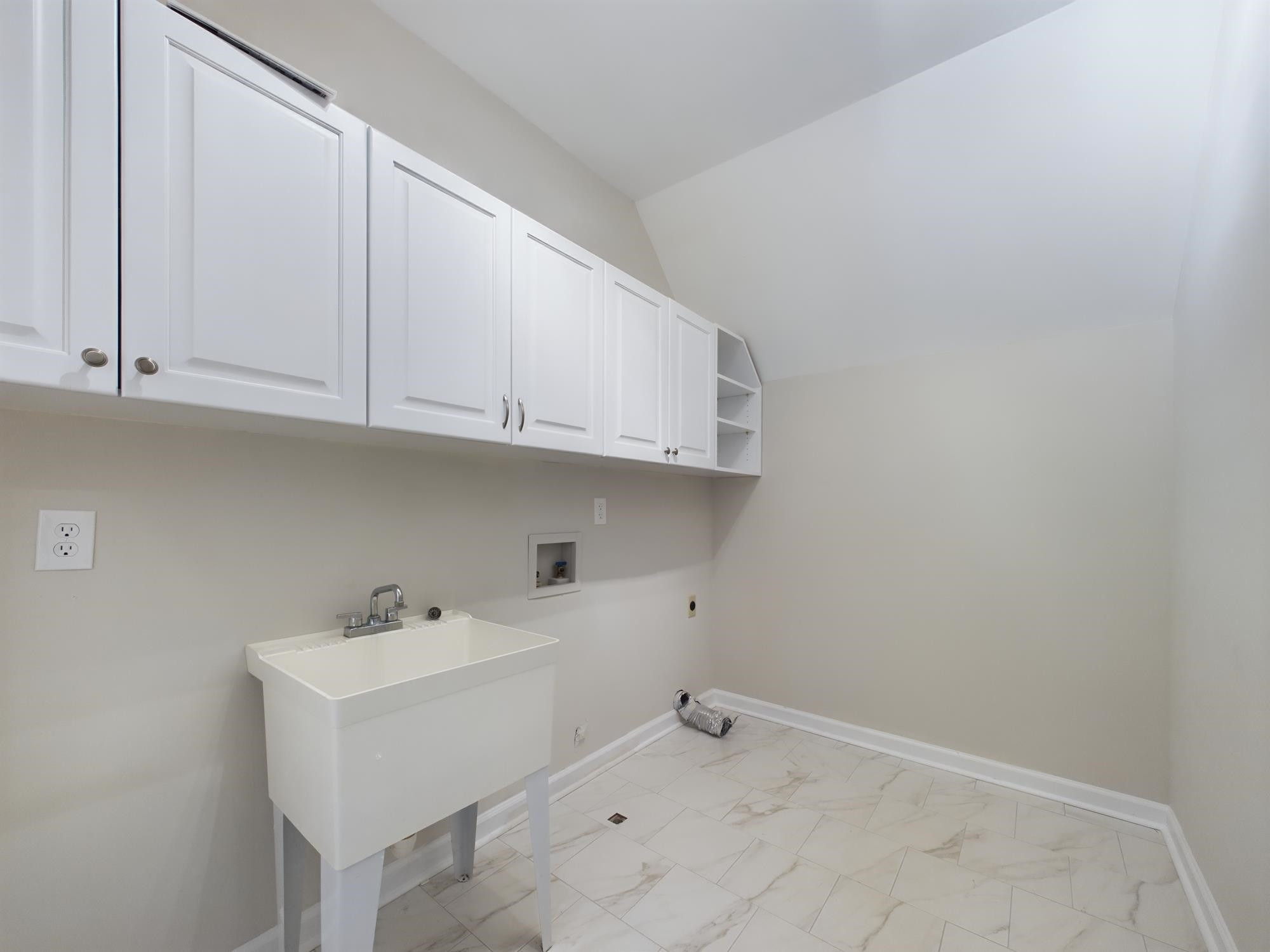 211 Southbank Drive