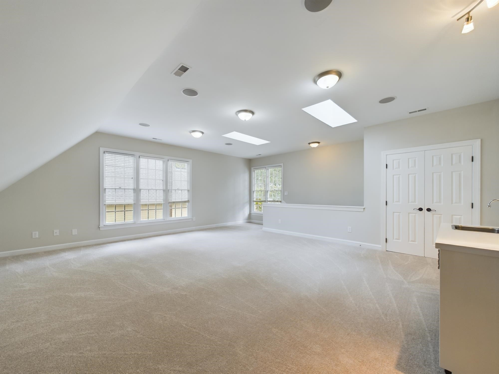 211 Southbank Drive