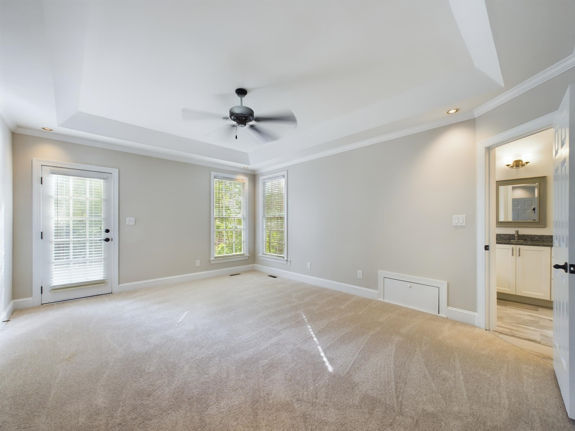 211 Southbank Drive