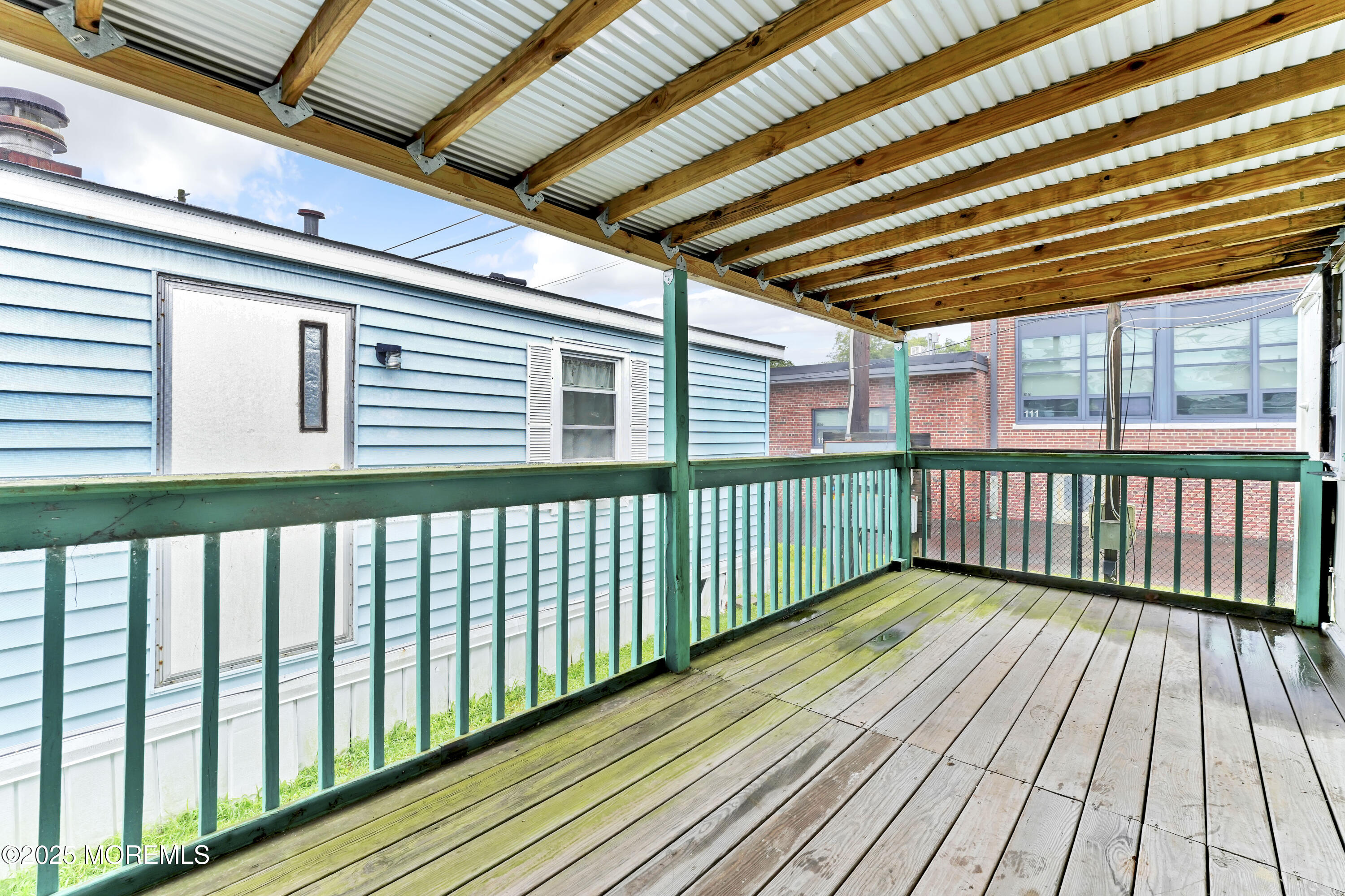 220 W Sylvania Avenue, 11