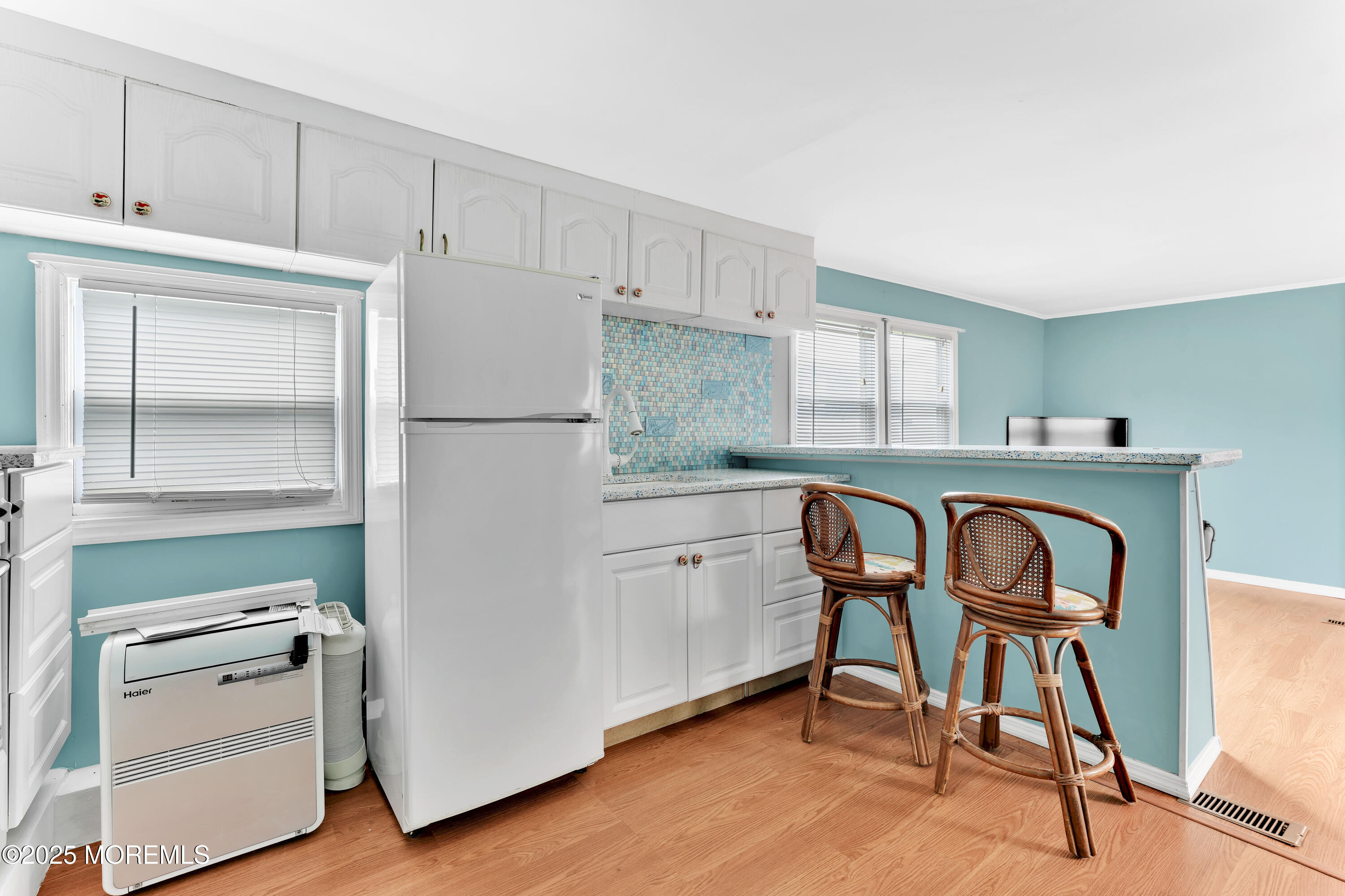 220 W Sylvania Avenue, 11