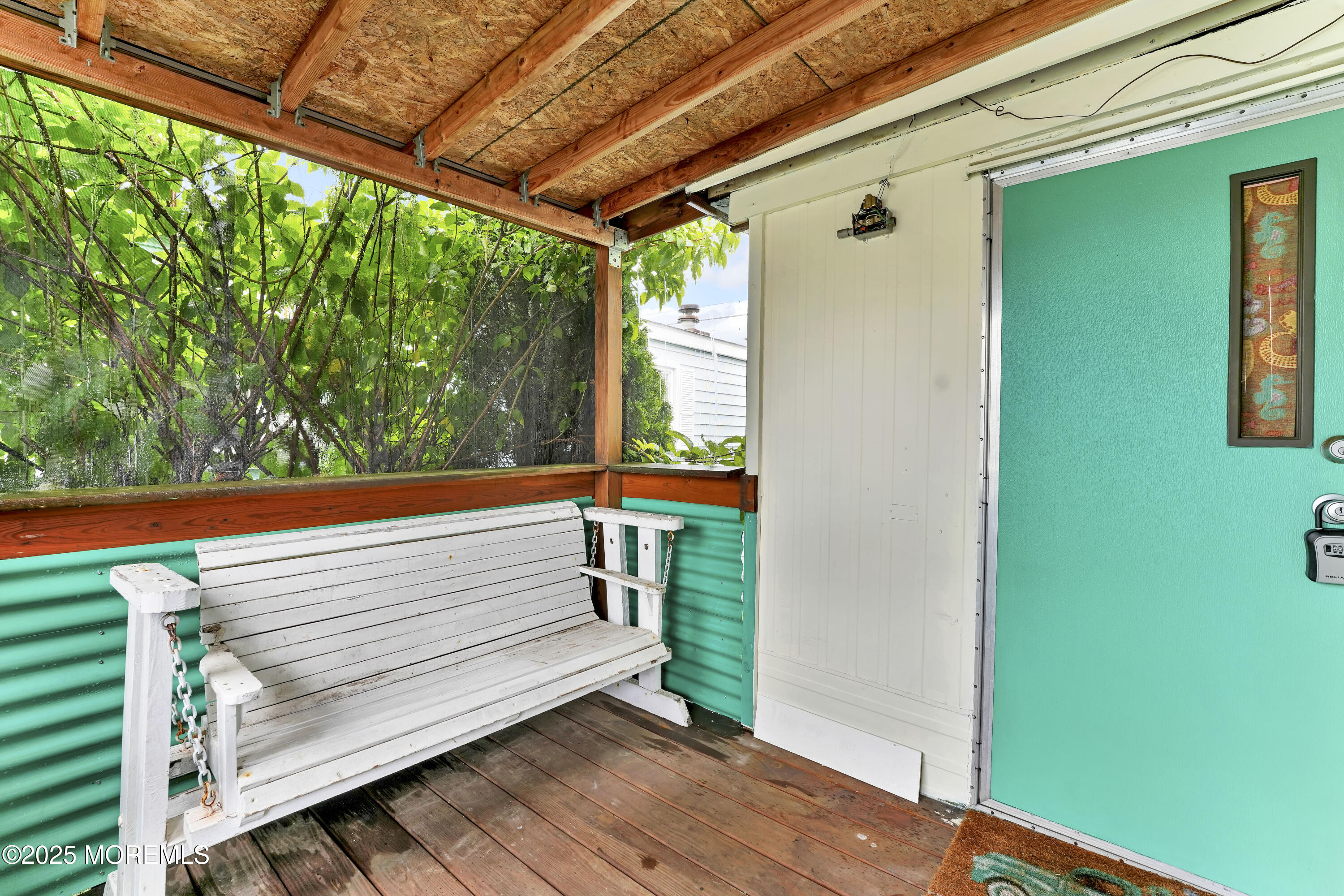 220 W Sylvania Avenue, 11