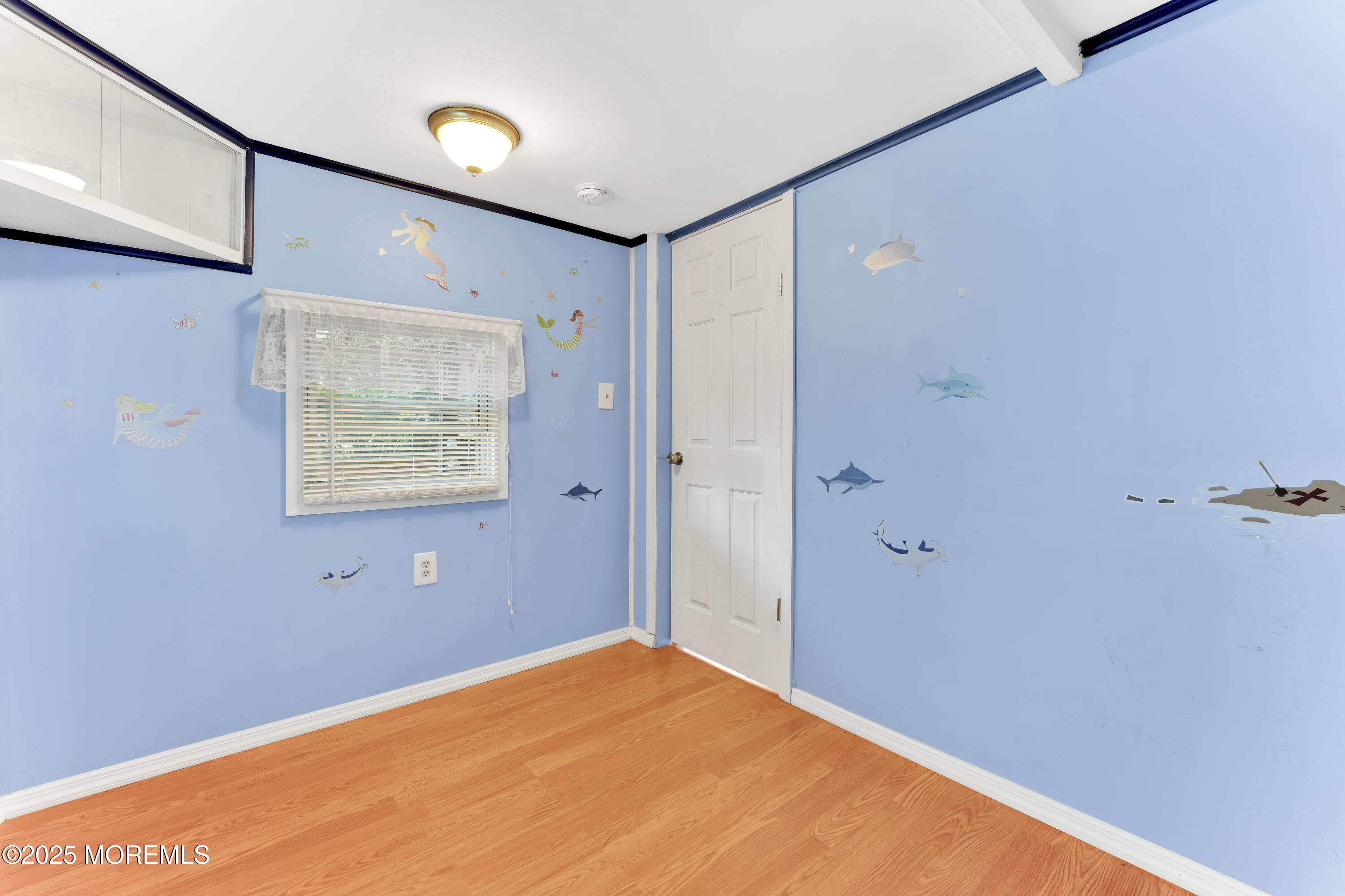 220 W Sylvania Avenue, 11