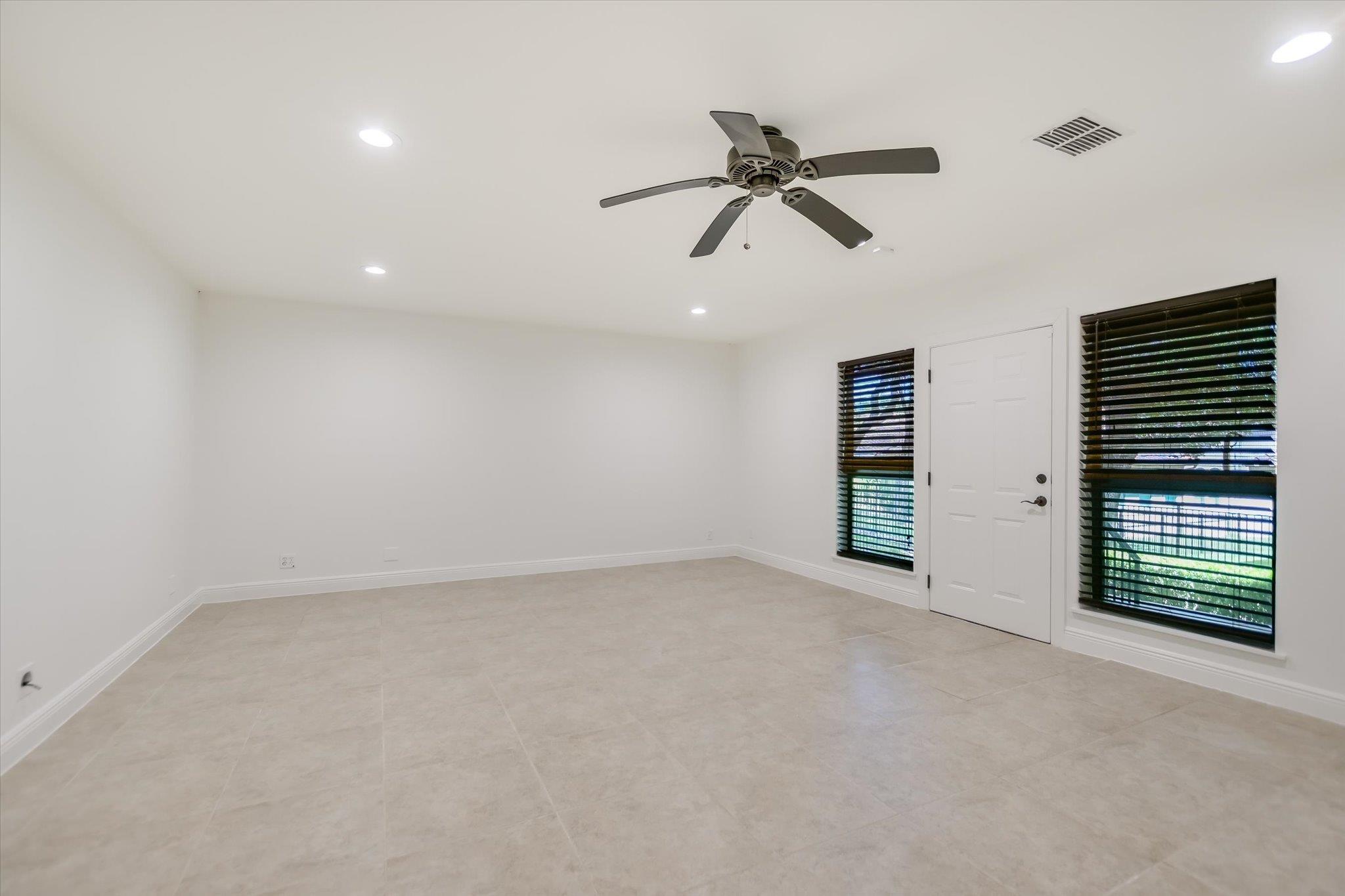 2617 University Club DR