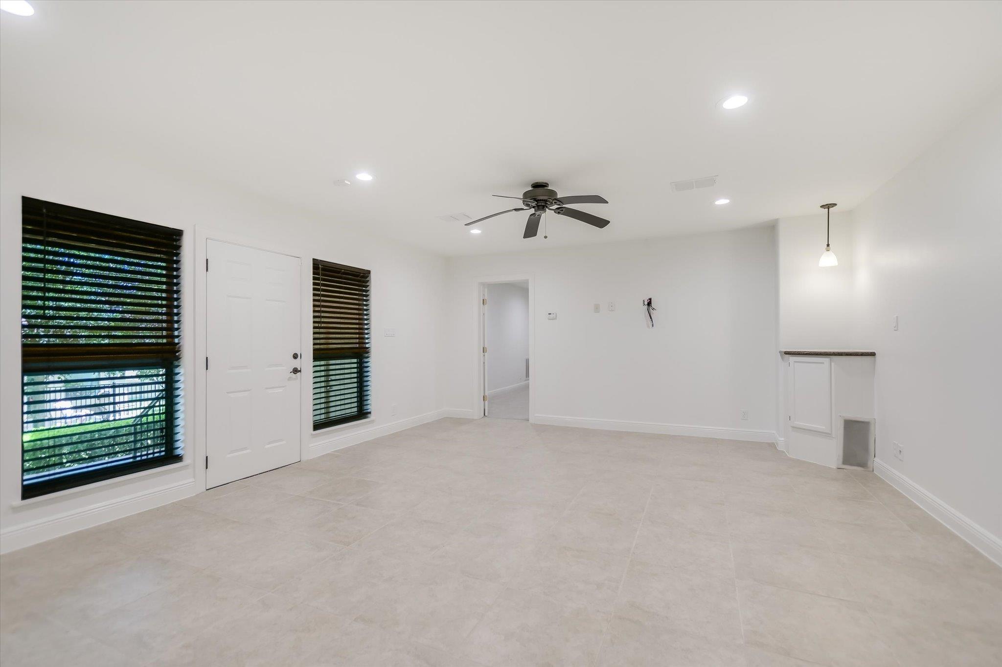 2617 University Club DR