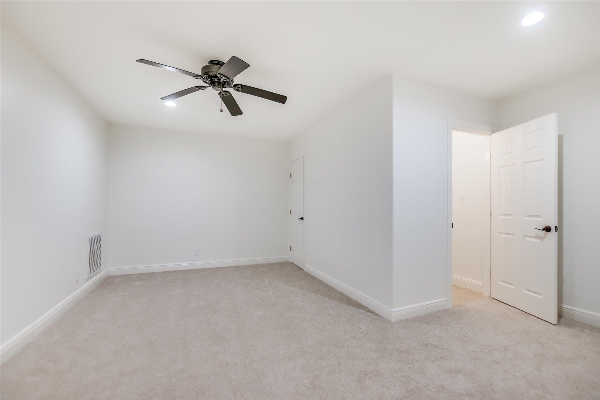 2617 University Club DR