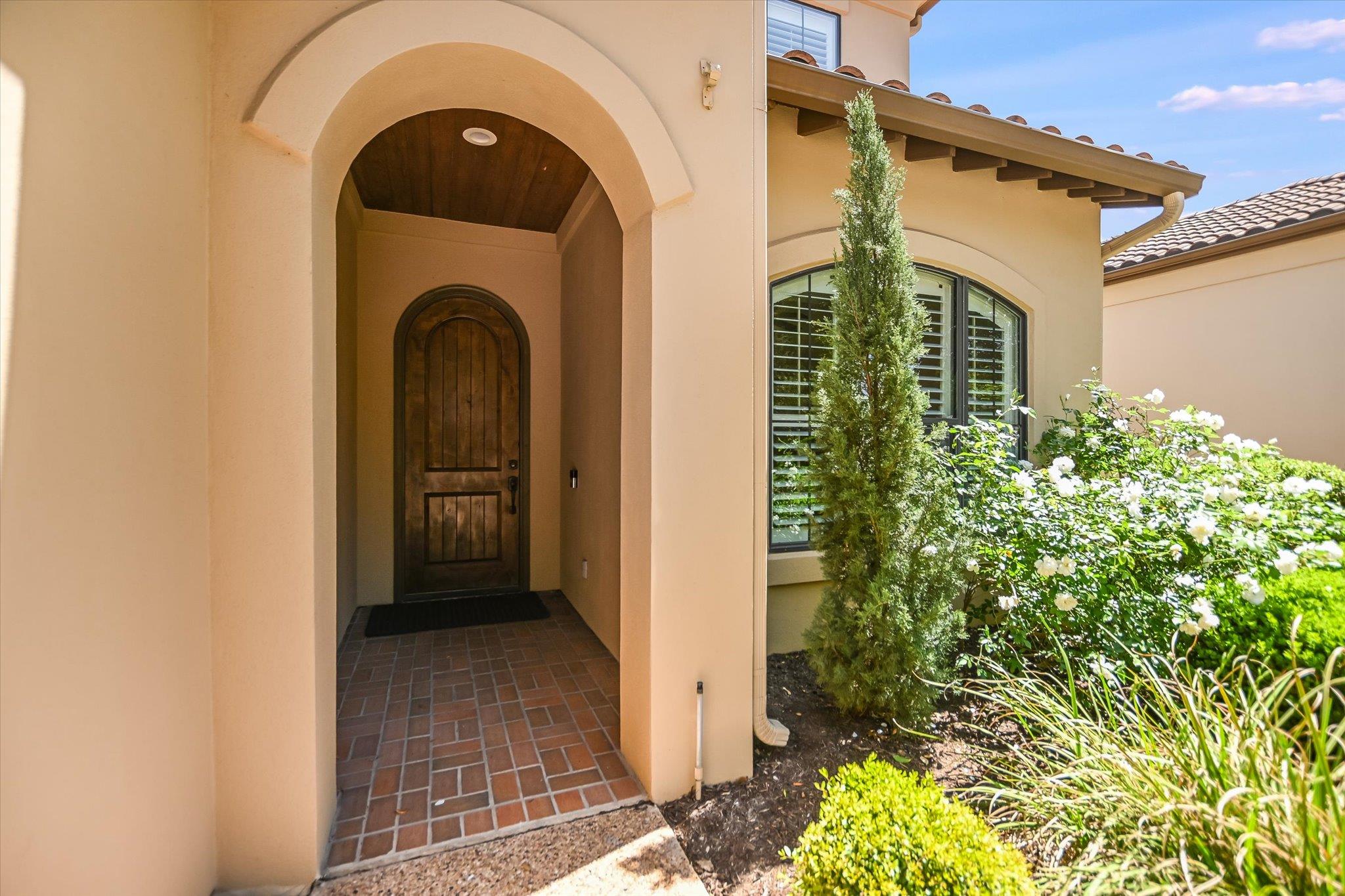 2617 University Club DR