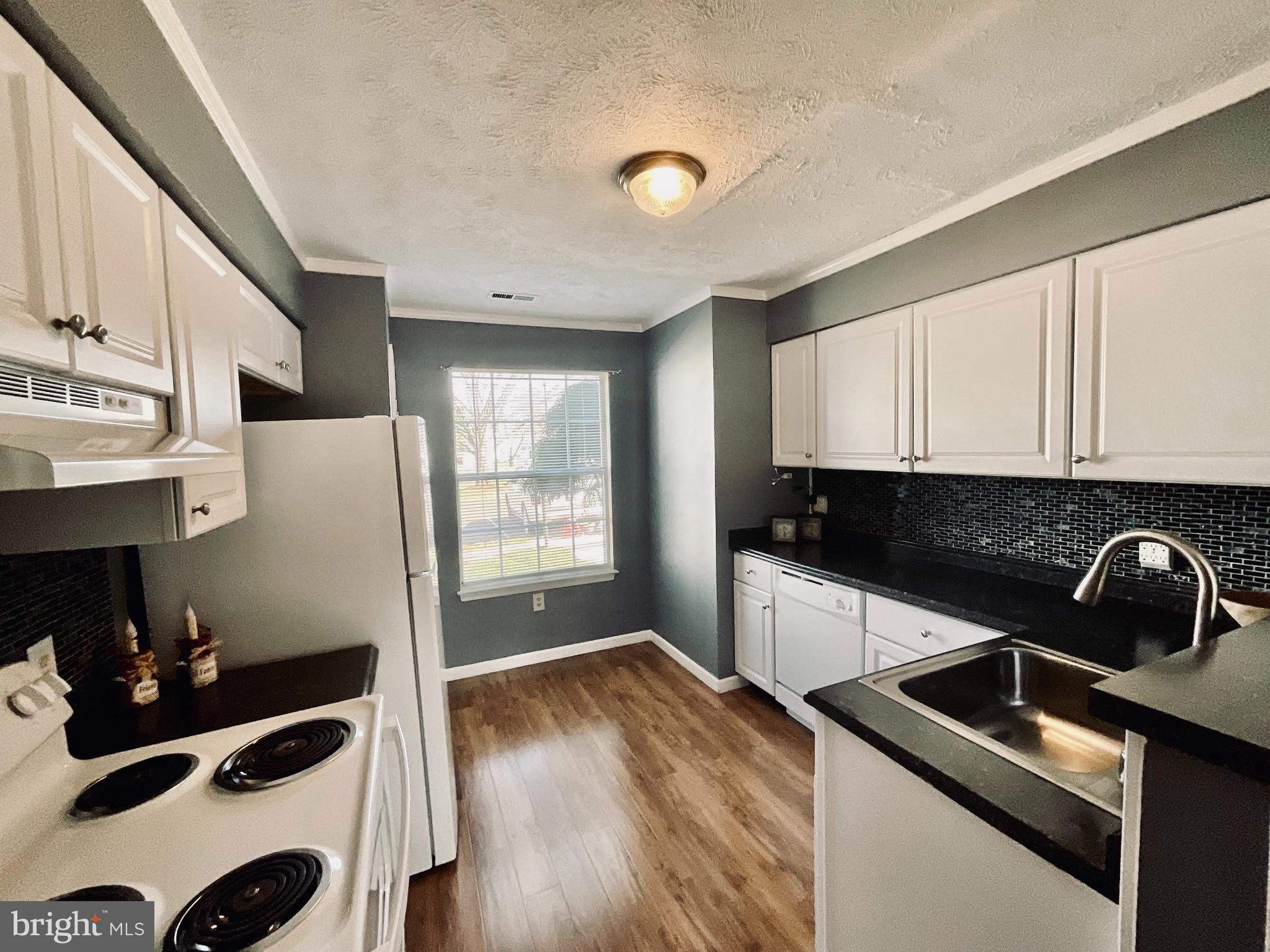 520 CROMWELL COURT