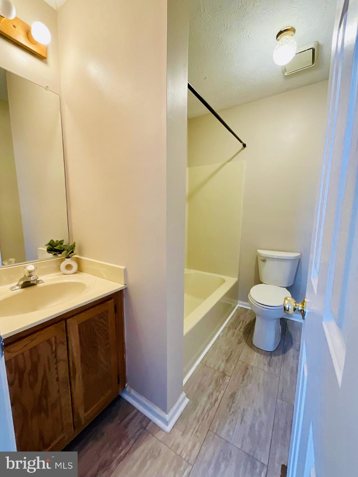 520 CROMWELL COURT