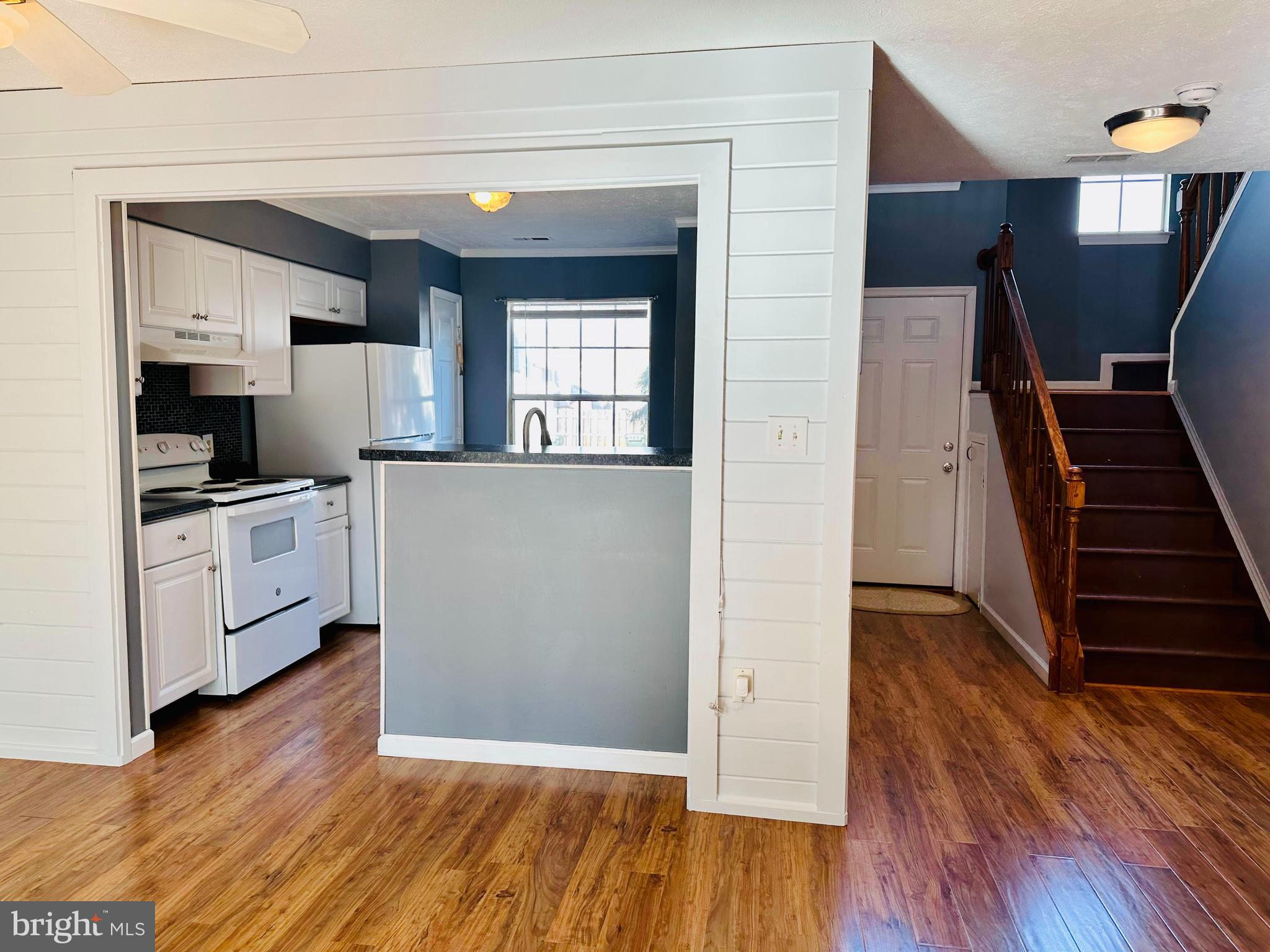 520 CROMWELL COURT