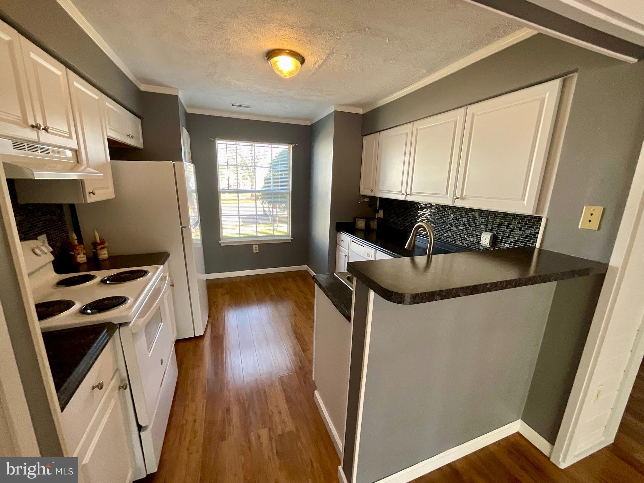 520 CROMWELL COURT