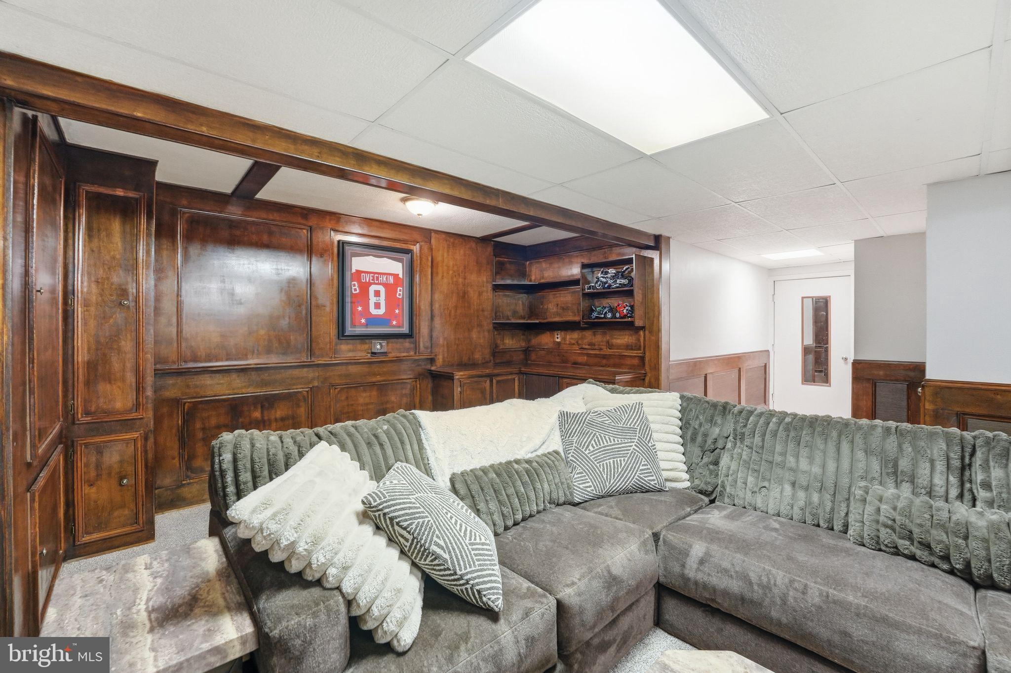 207 LAUREL DRIVE