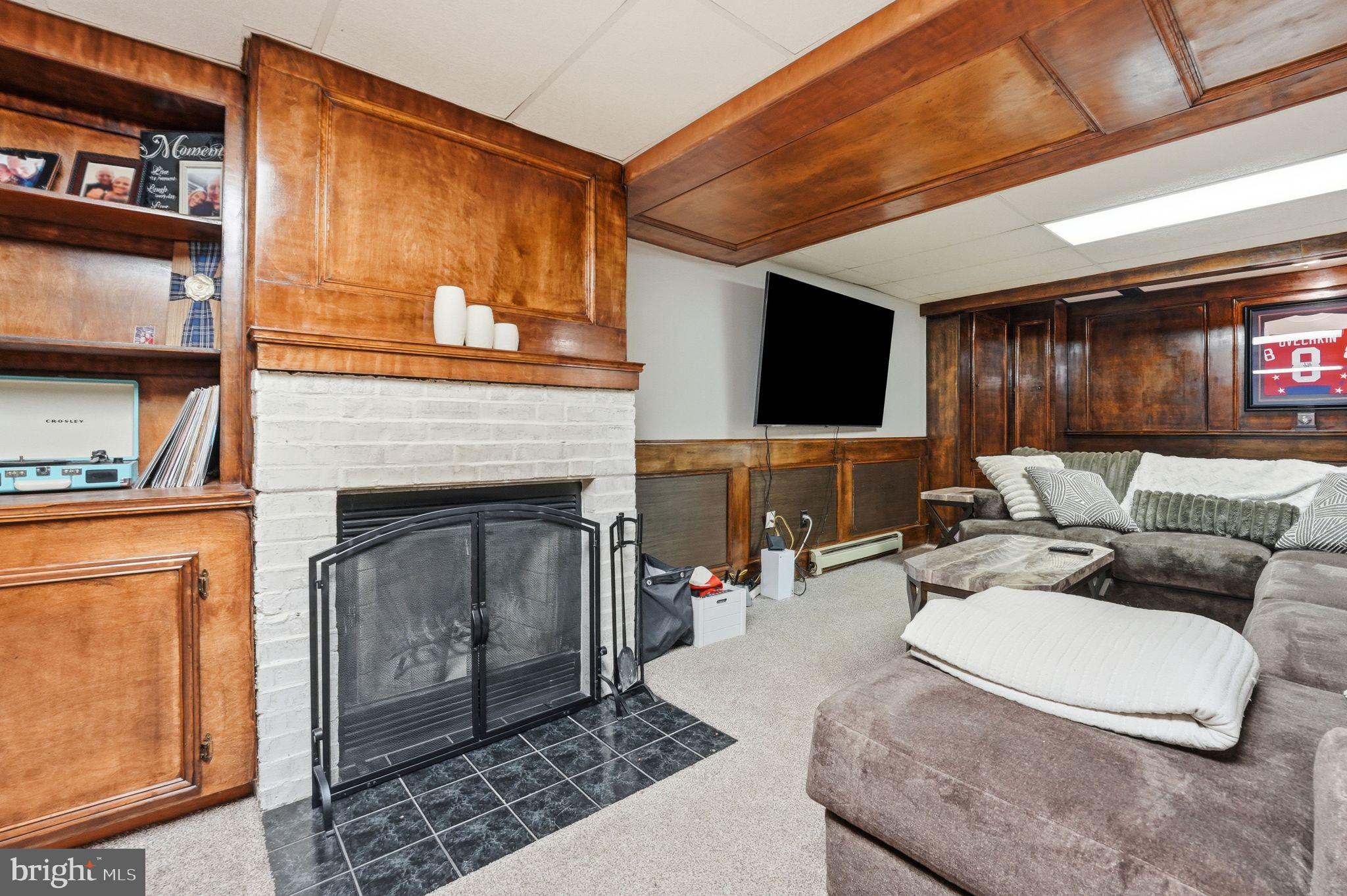 207 LAUREL DRIVE