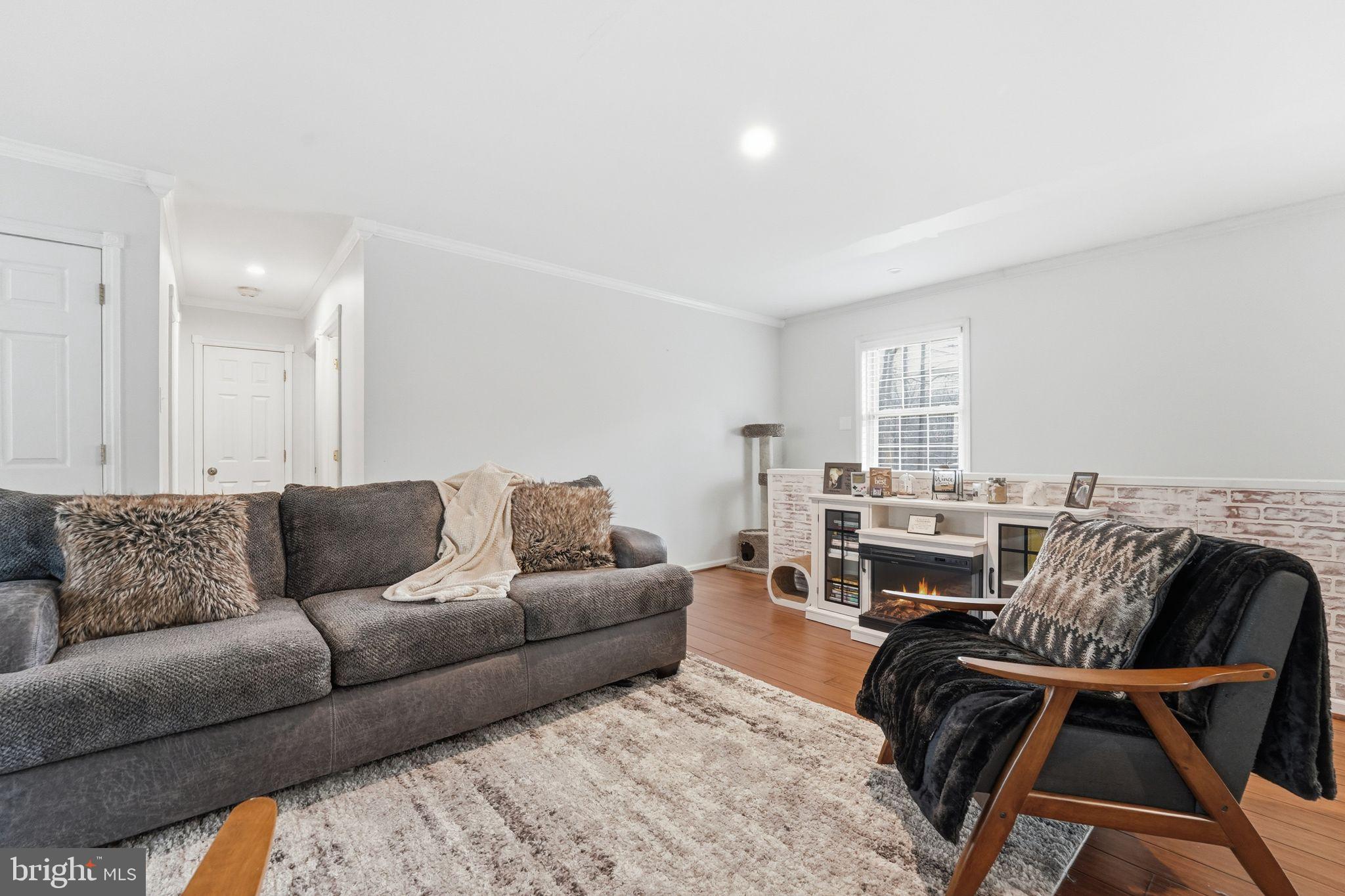 207 LAUREL DRIVE