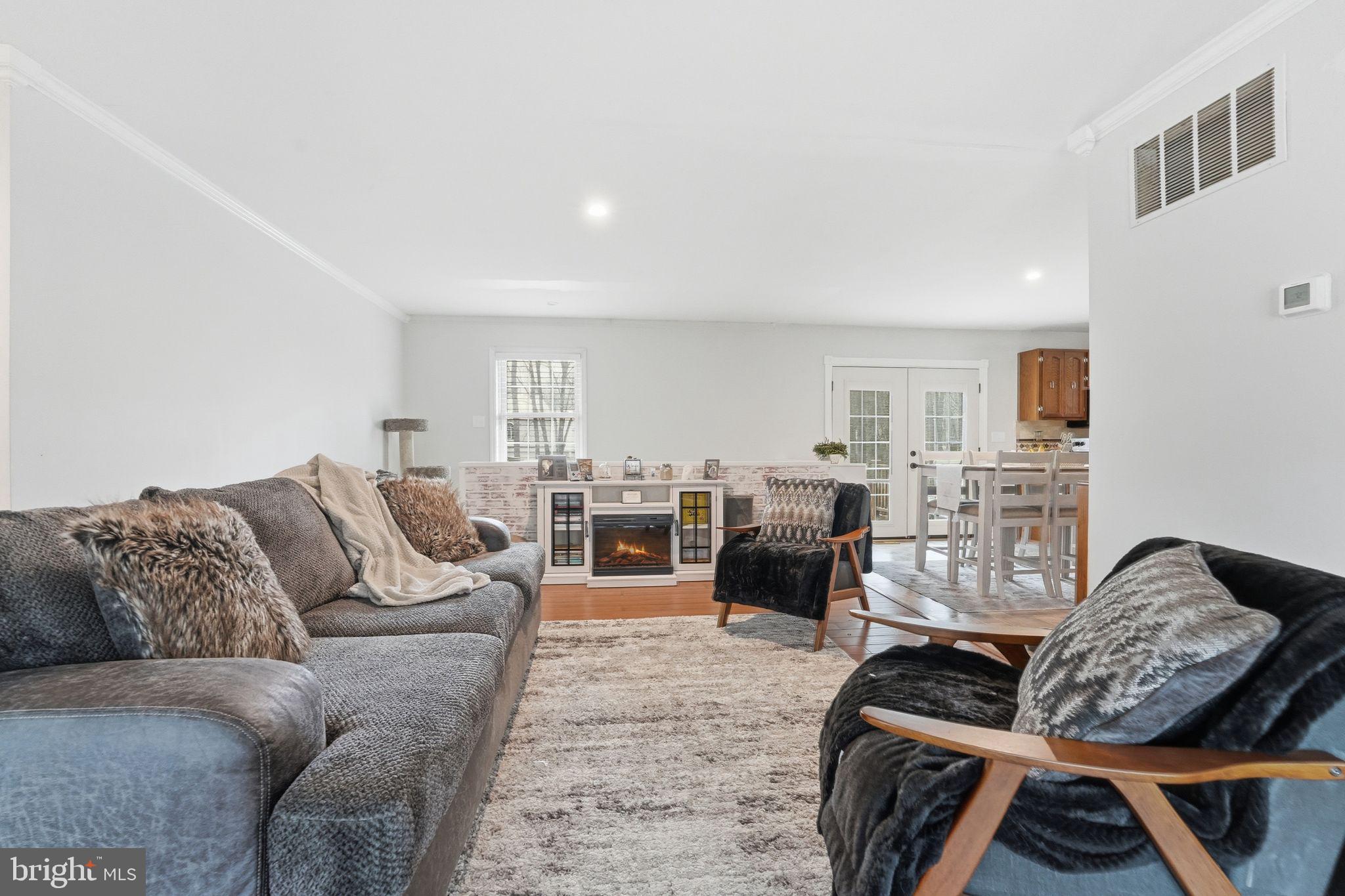 207 LAUREL DRIVE