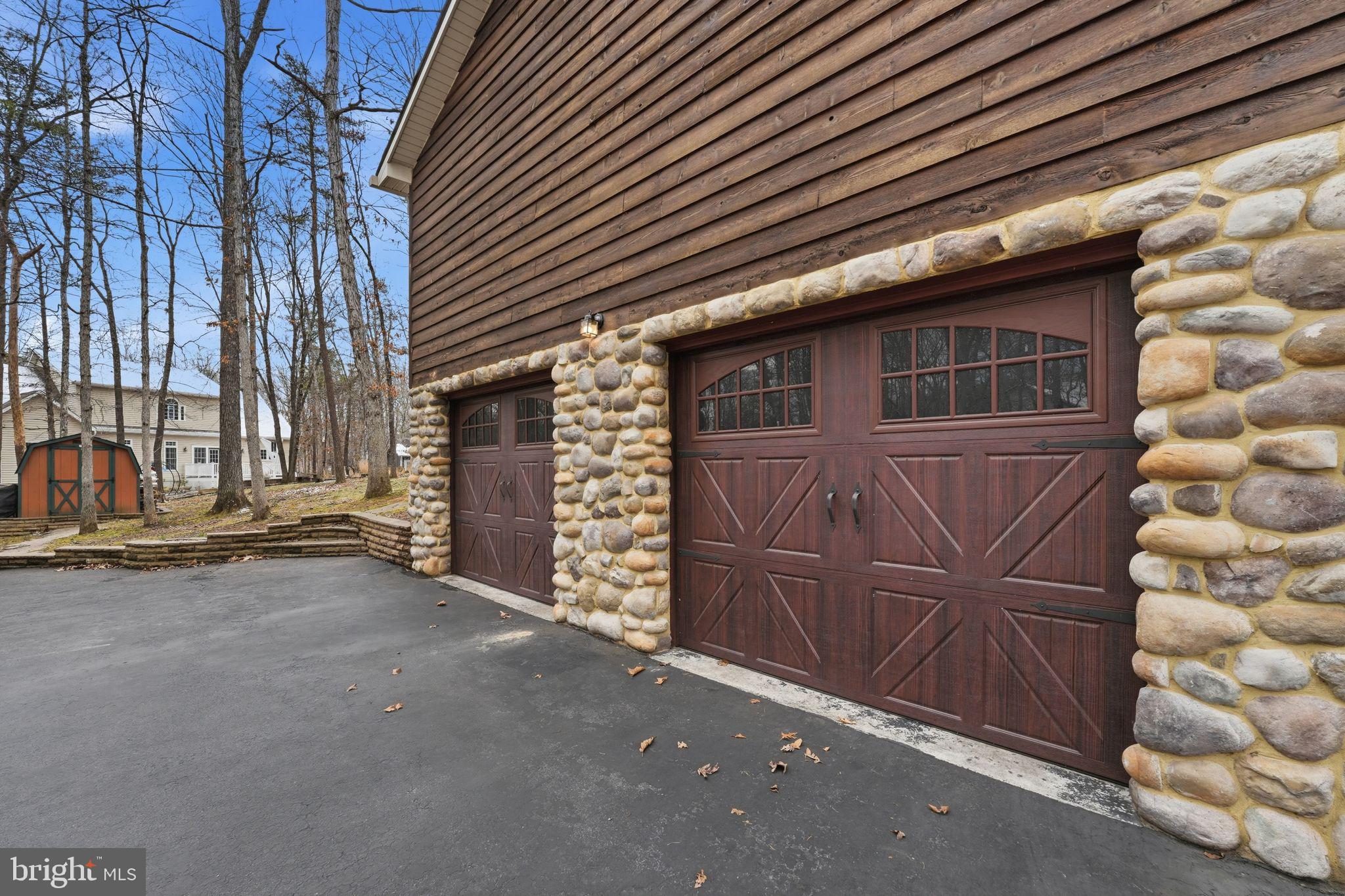 207 LAUREL DRIVE