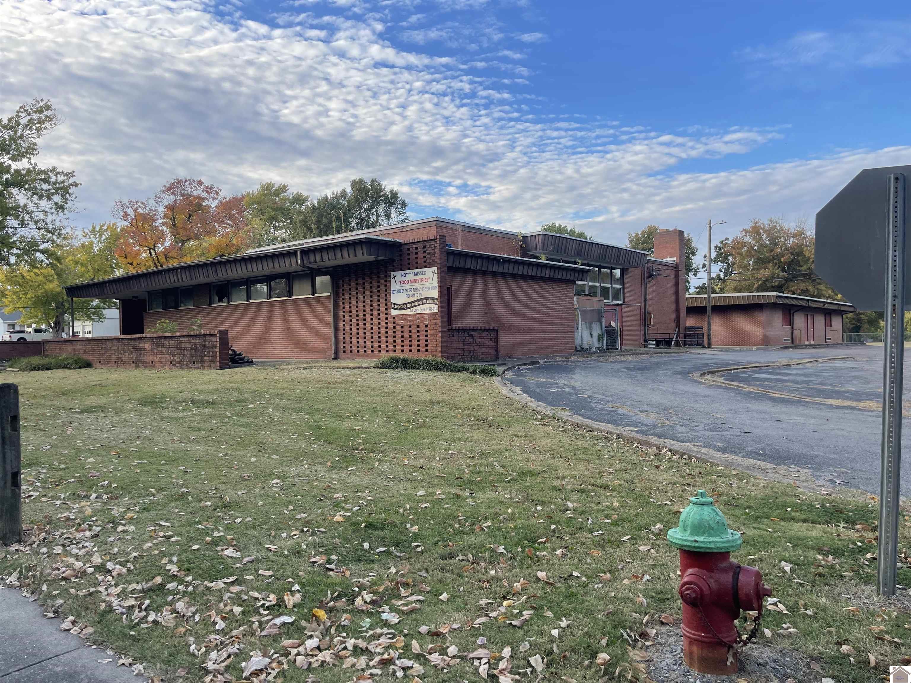 1204 W Broadway
