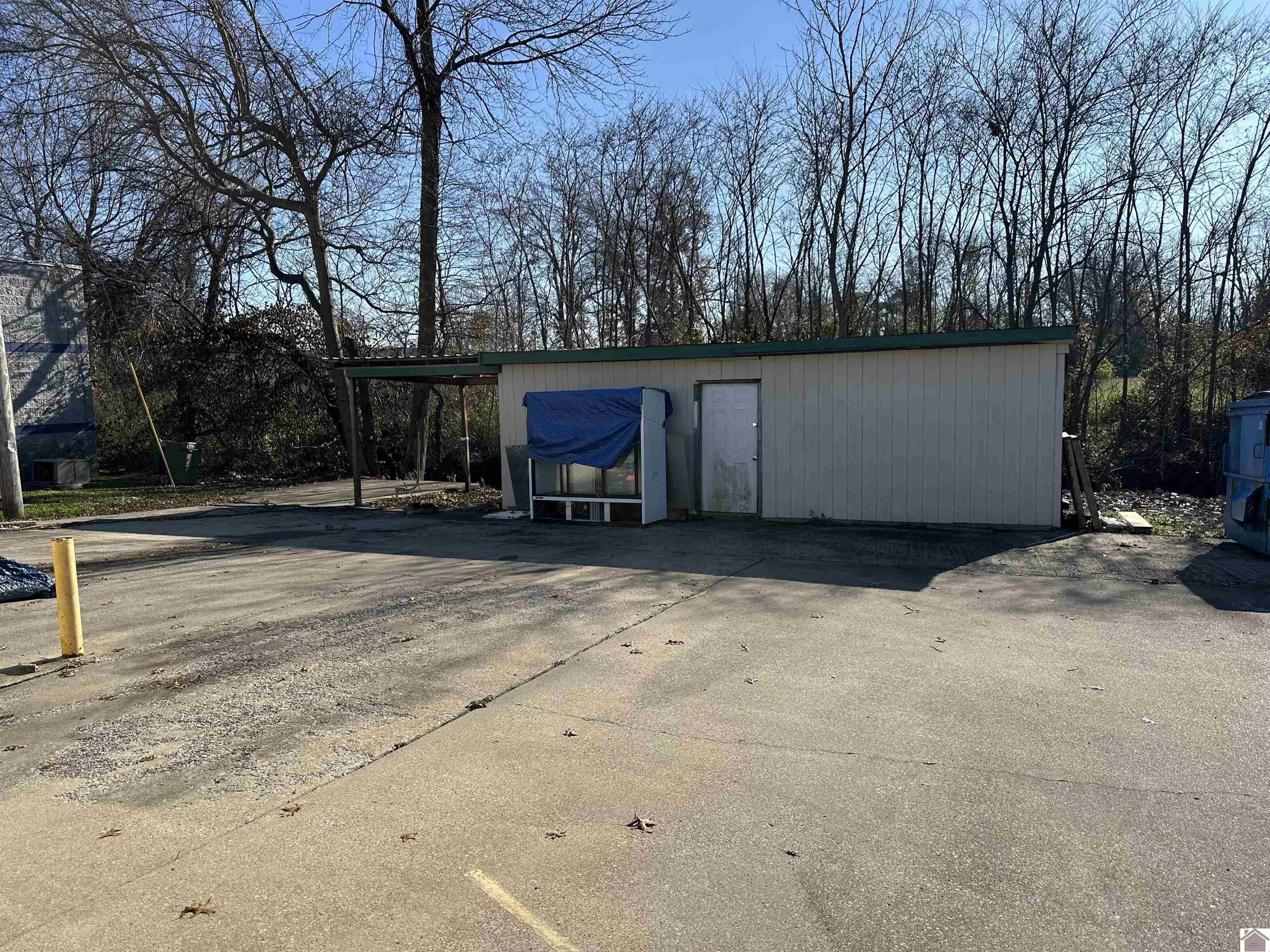 1015 Paris Rd