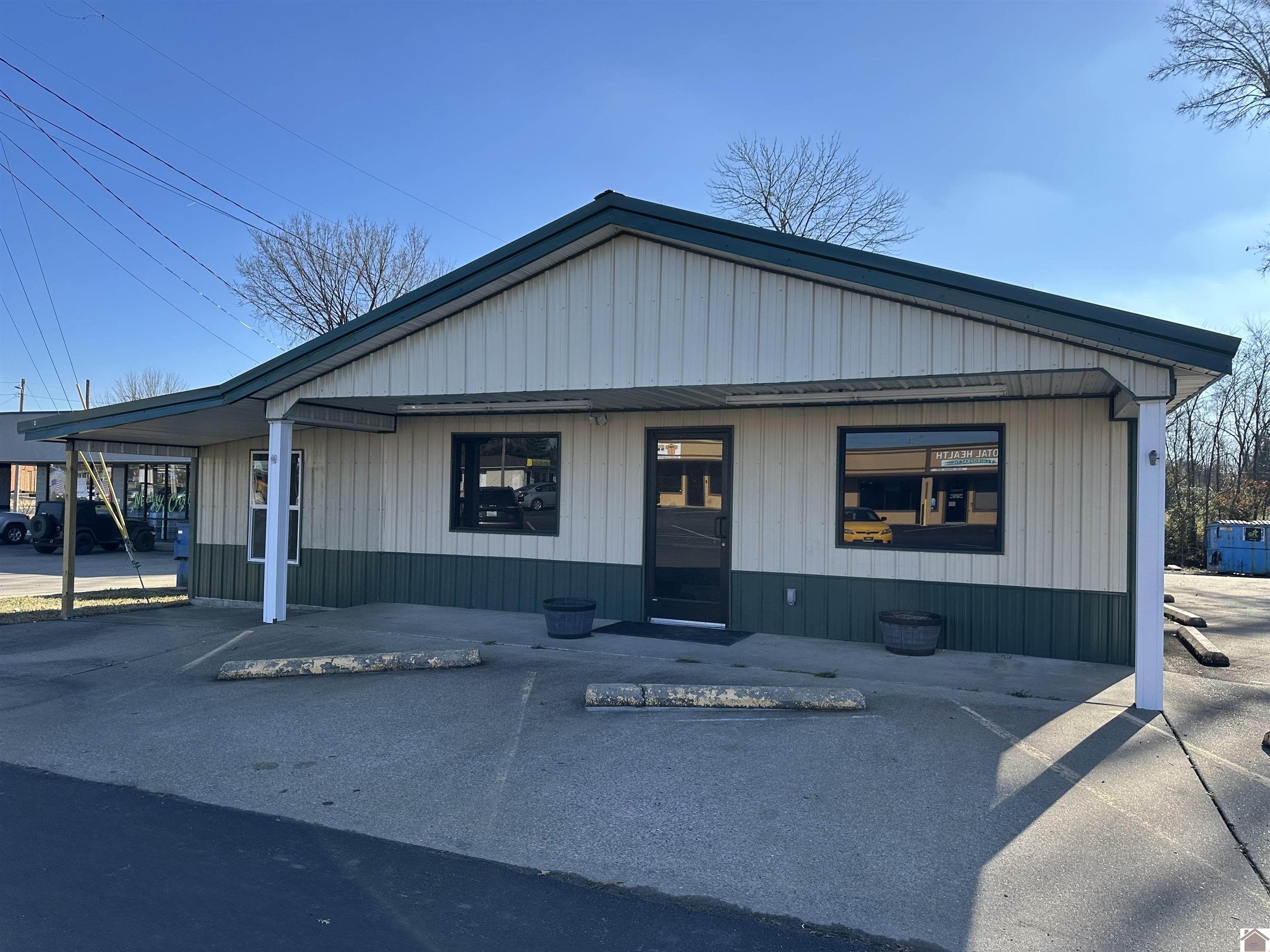 1015 Paris Rd