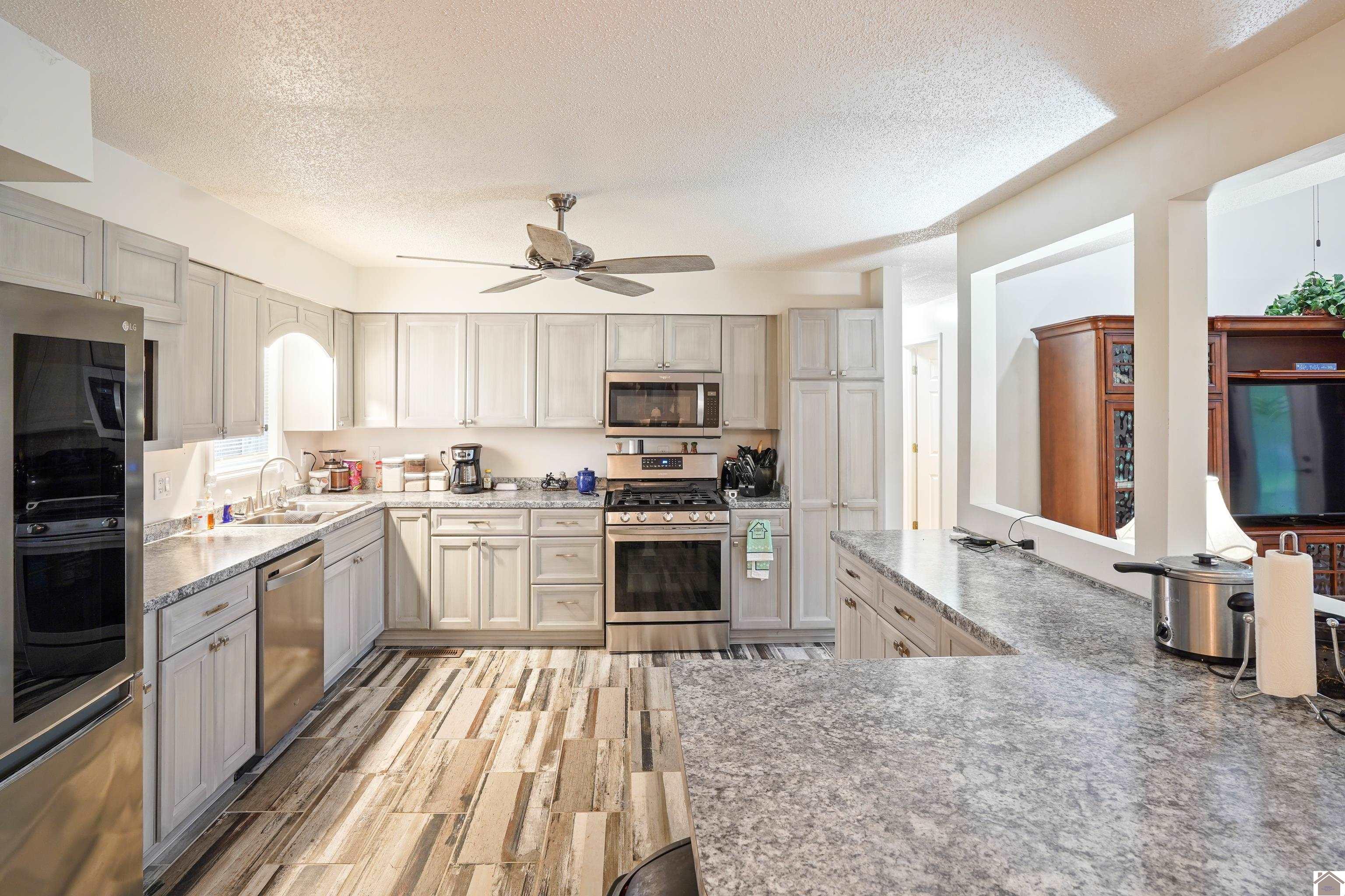 450 W Tucker Road