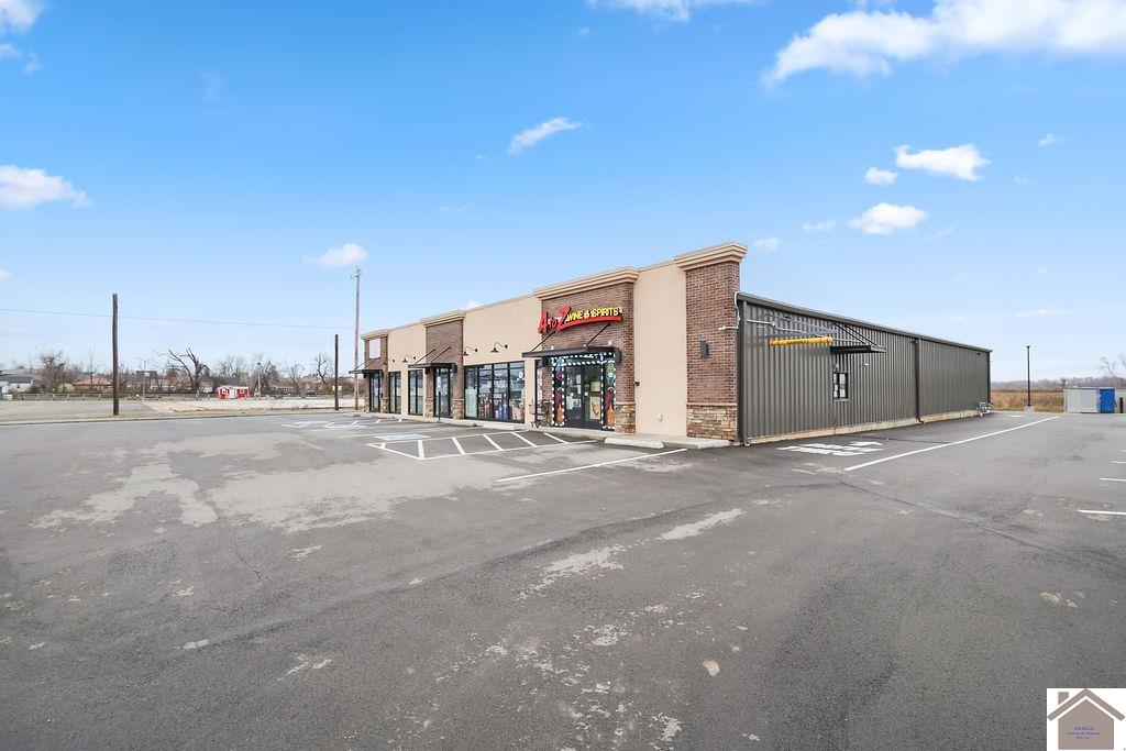 723 E Broadway Unit: Unit B