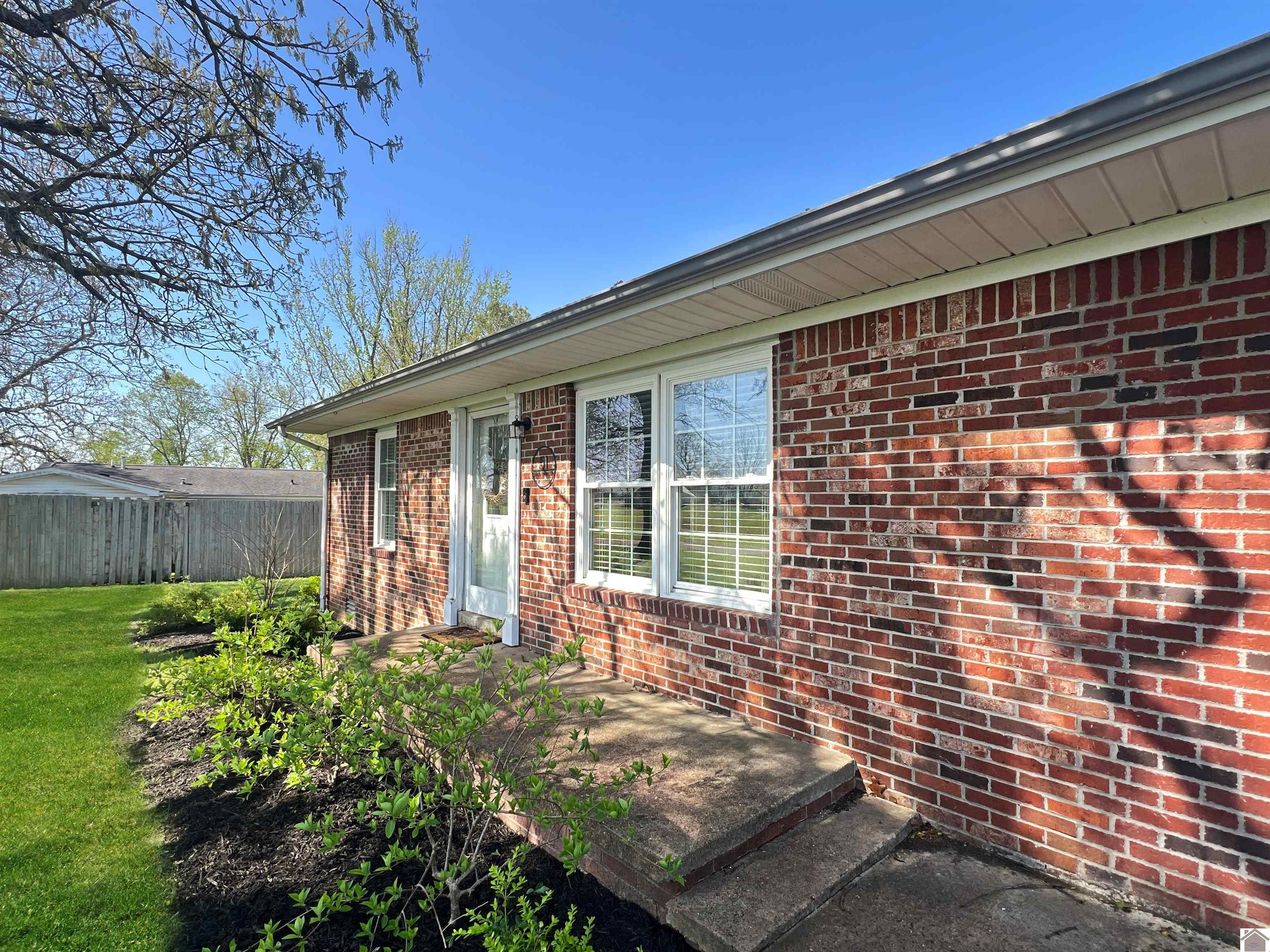 51 Shadetree Ln