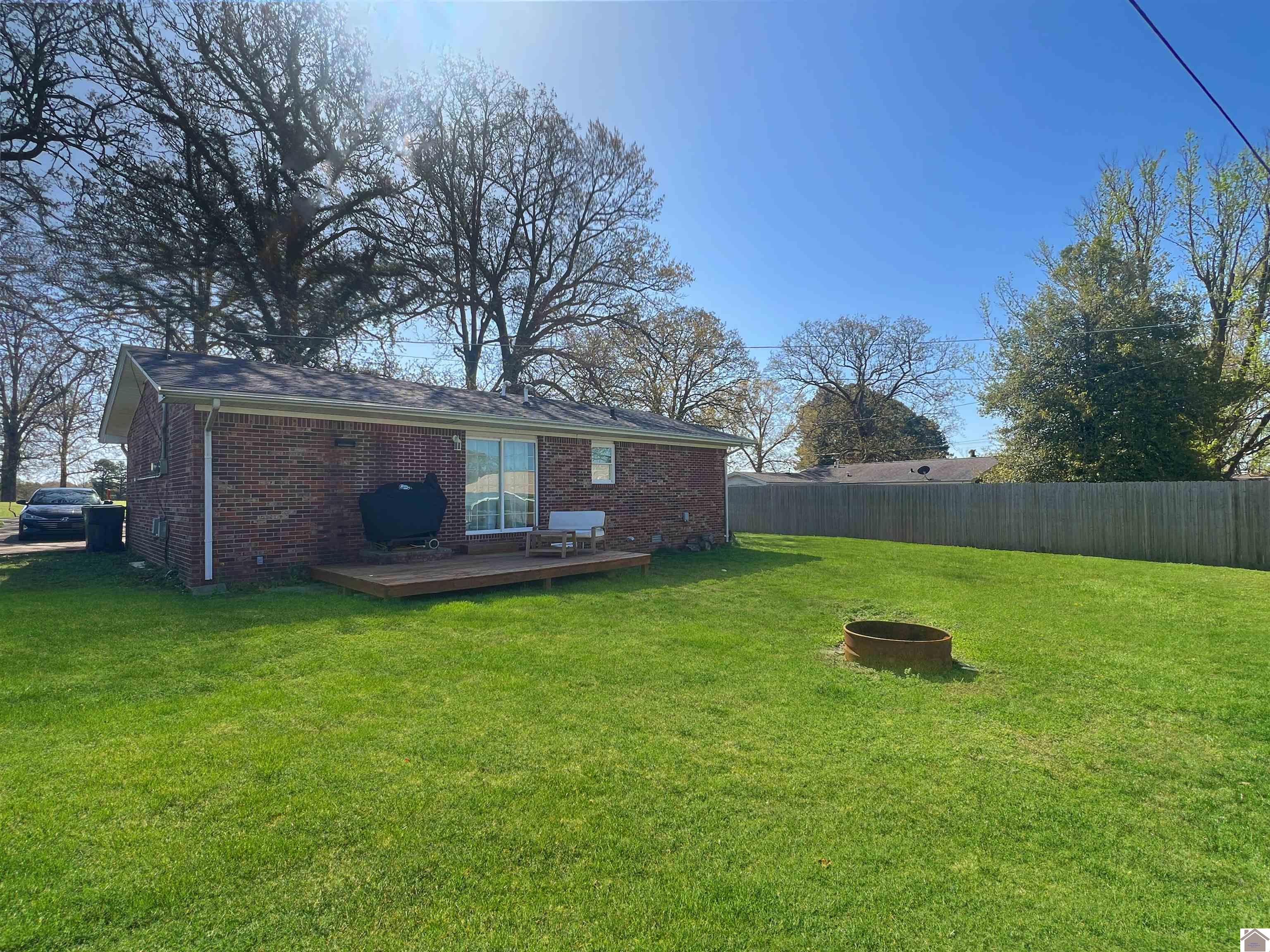 51 Shadetree Ln