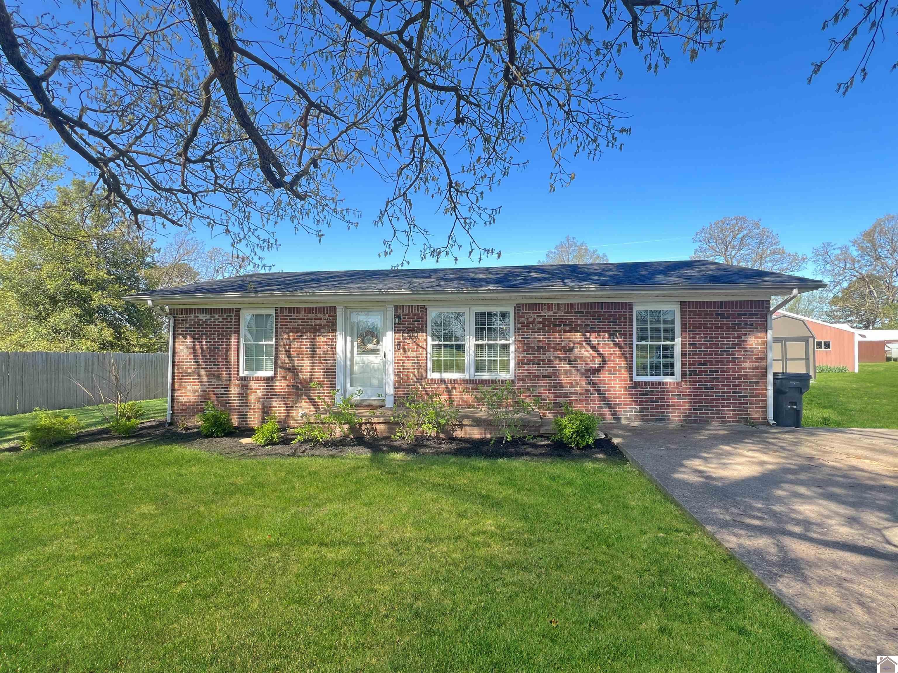 51 Shadetree Ln