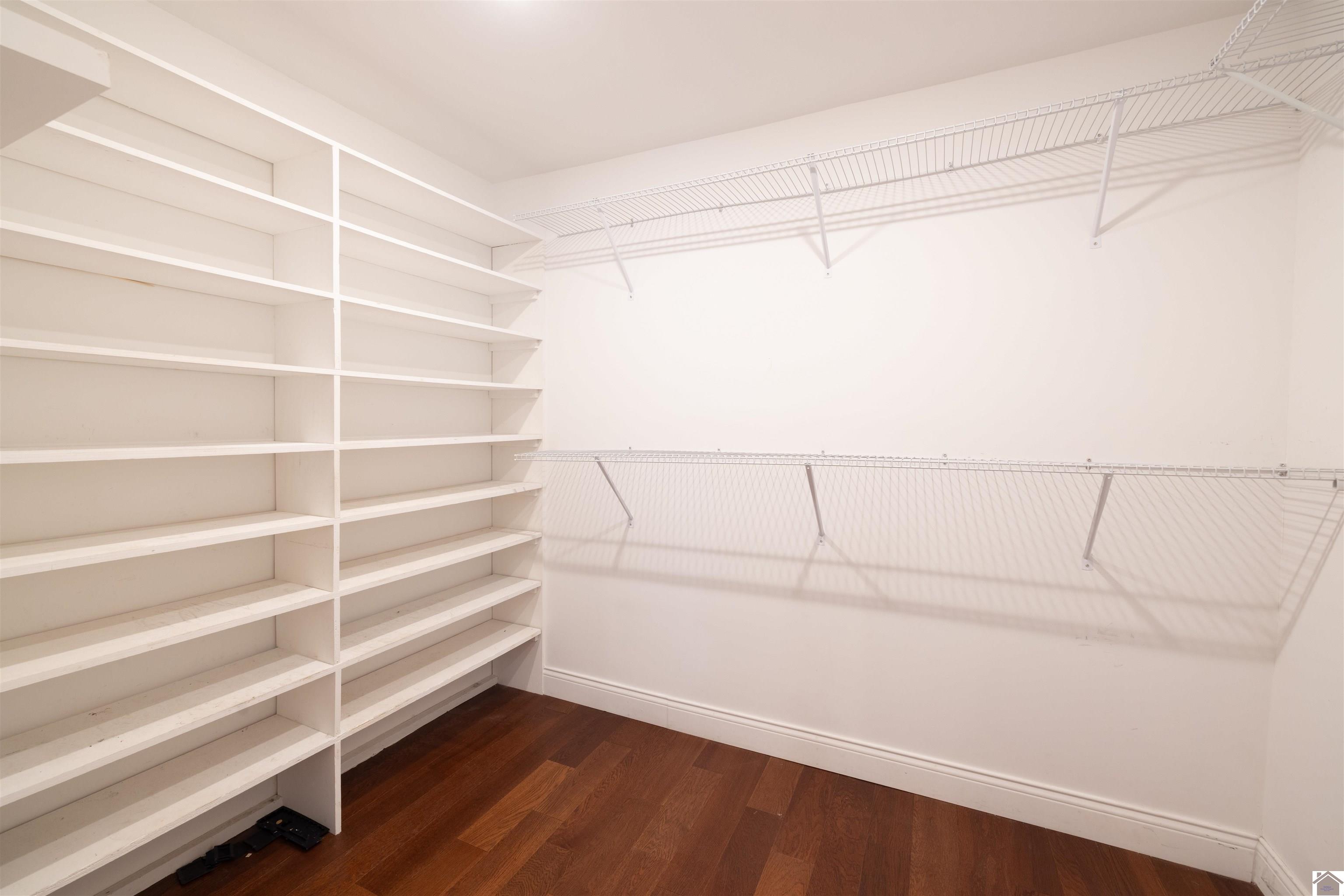 513 W Lockridge Street