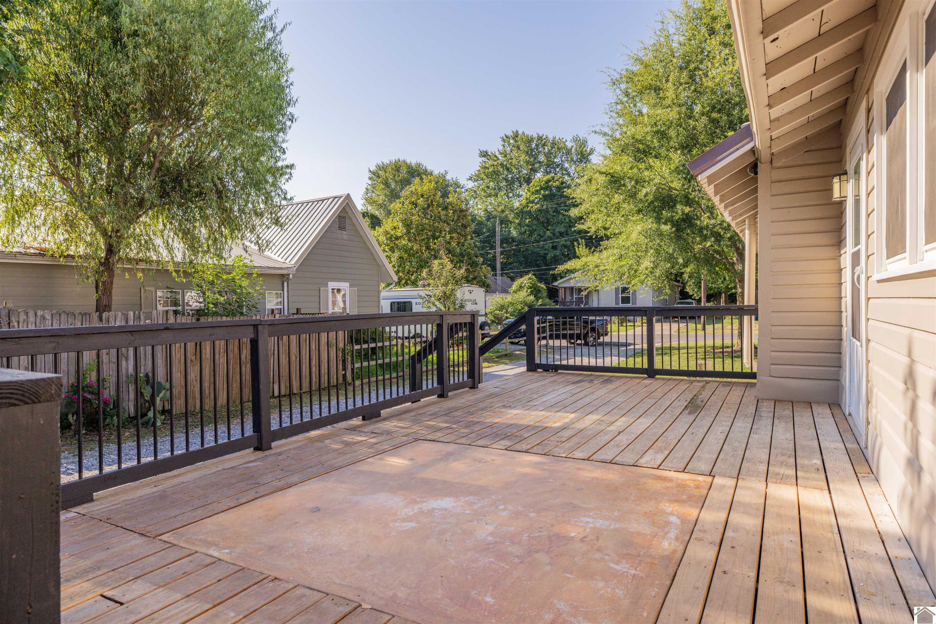 513 W Lockridge Street