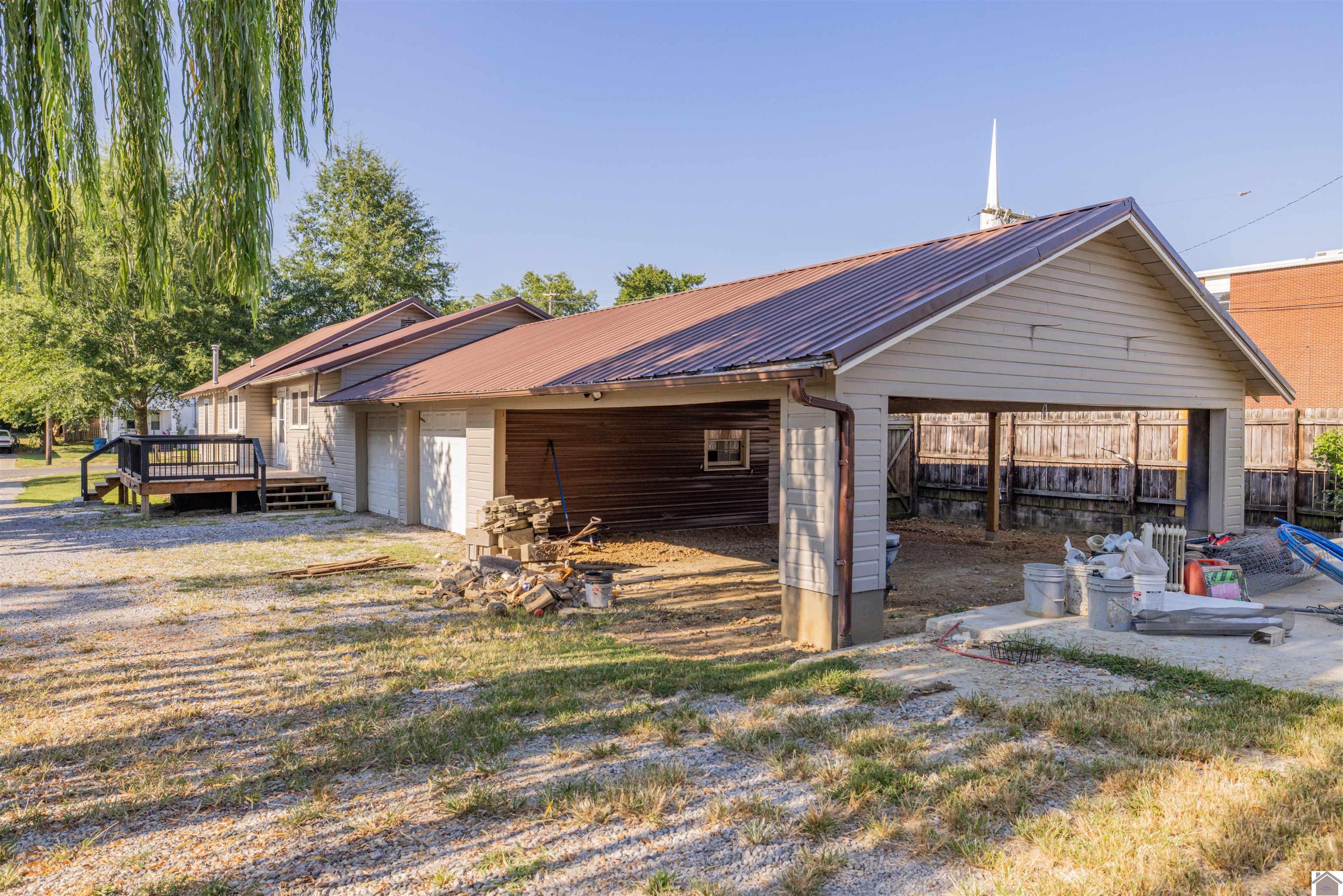 513 W Lockridge Street