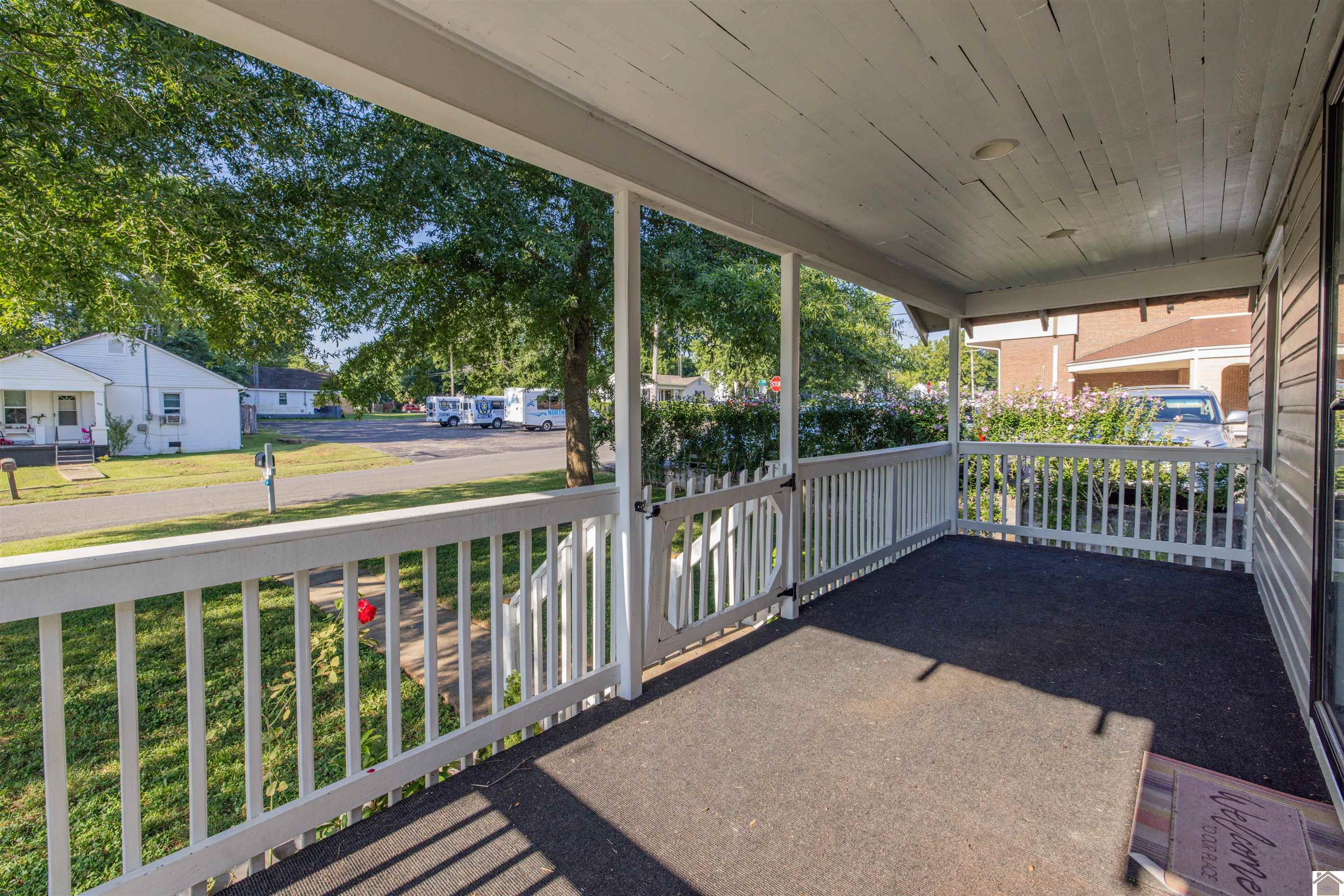 513 W Lockridge Street