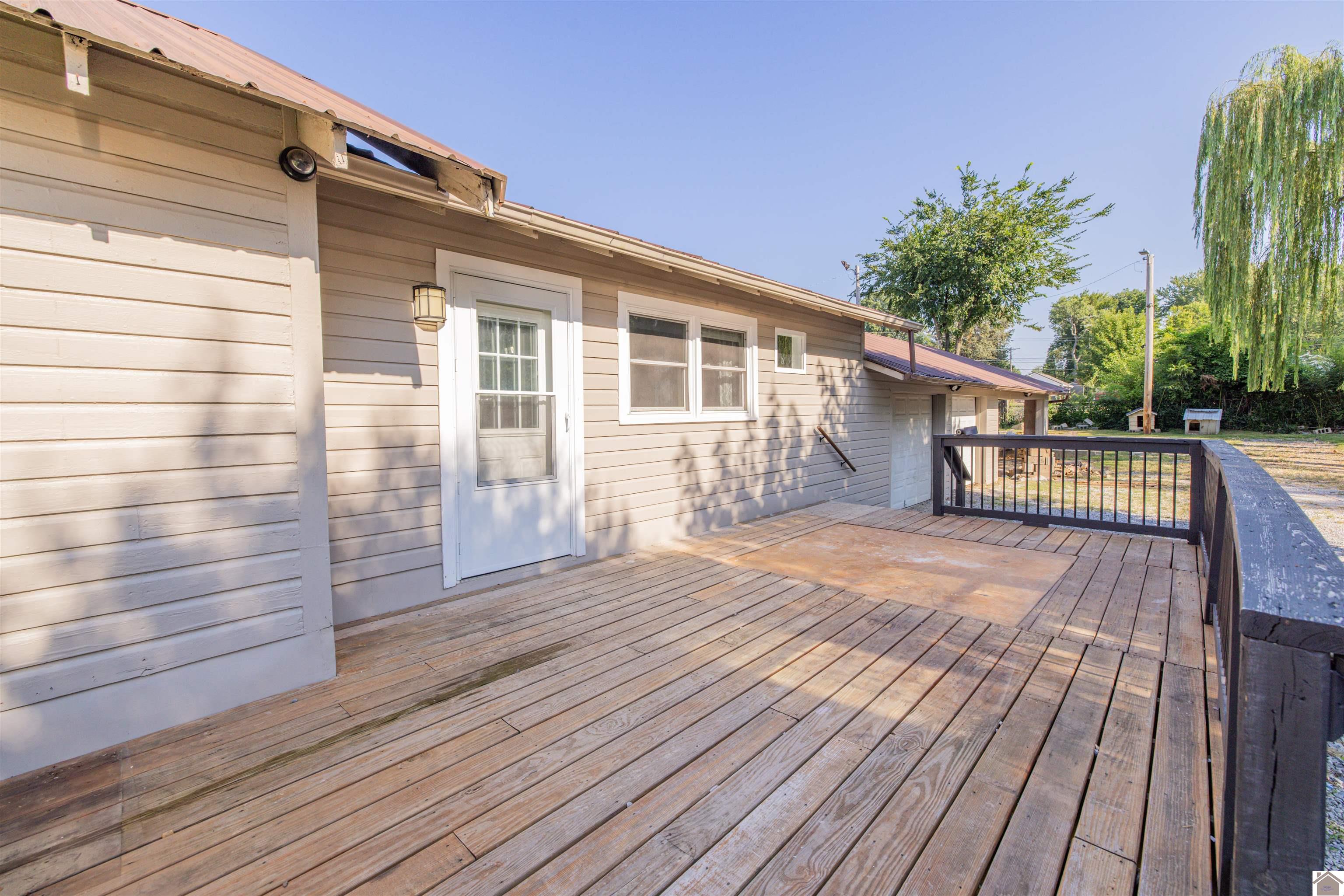 513 W Lockridge Street